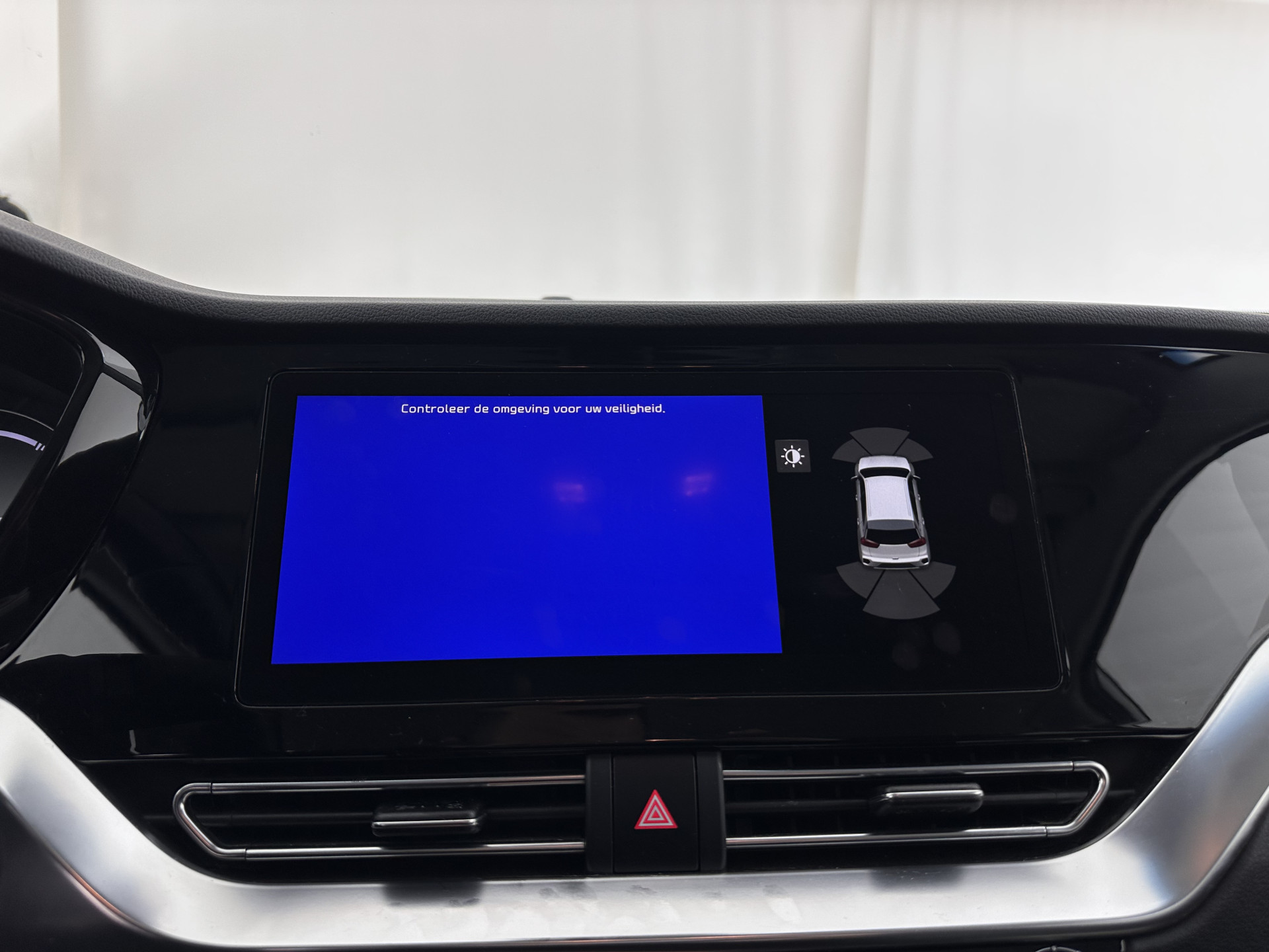 Kia e-Niro ExecutiveLine 64 kWh [ 3-Fase ] {SOH-100%} (INCL-BTW)  Aut.*HEATPUMP | LEATHER | FULL-LED | NAVI-FULLMAP | ADAPTIVE-CRUISE | CAMERA | MEMORY-PACK | LANE-ASSIST | KEYLESS | DIGI-COCKPIT | PRIVACYGLASS | SHIFTPADDLES | 17"ALU*