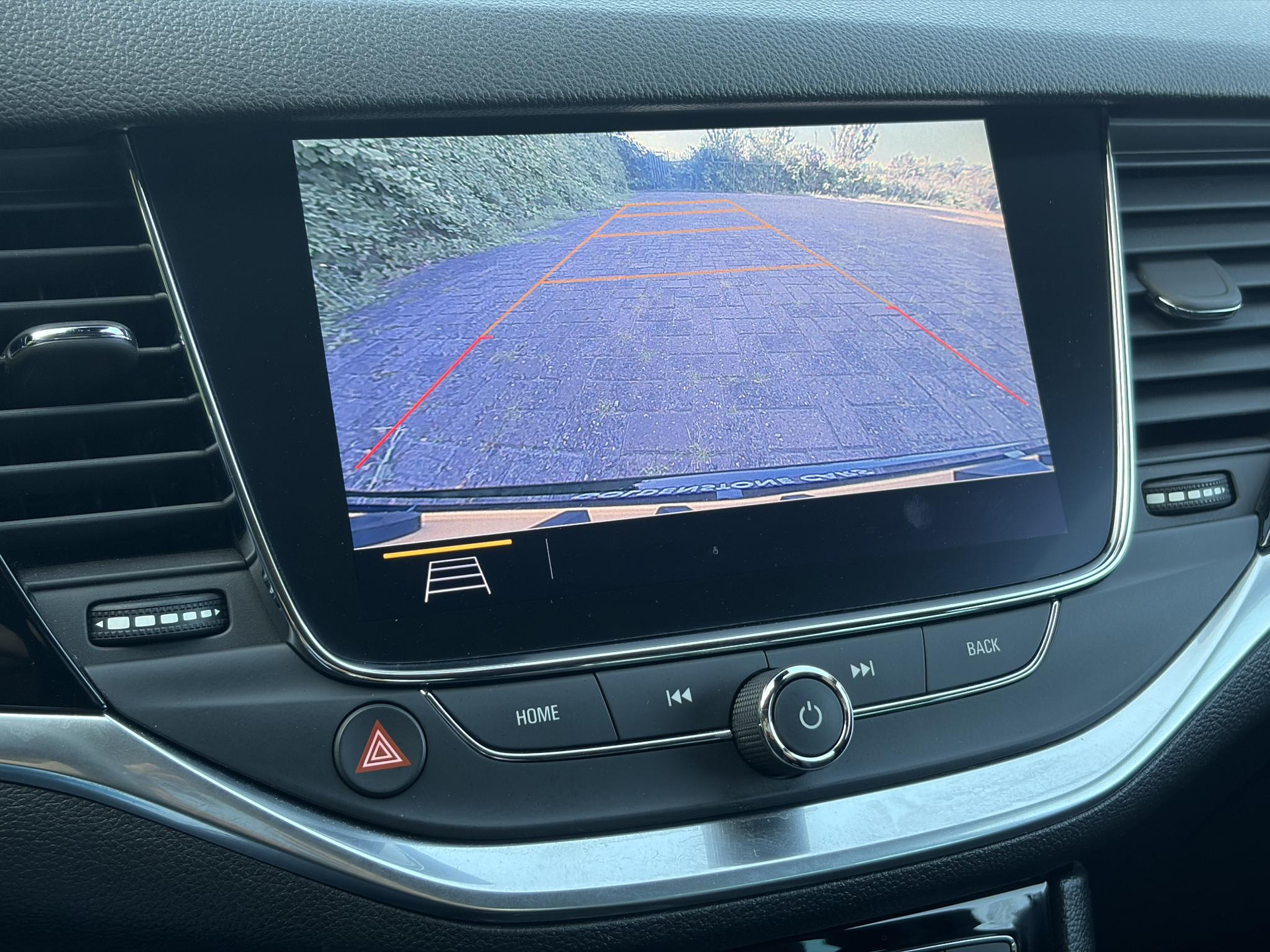 Opel Astra 1.2 Launch Elegance 2e Eigenaar,Camera,Stoelverw-Stuurverw,110pk,Navi,Carplay,Halfleder,Elekt.Stoel,6 Bak,Clima,Cruise,Lm velgen,Pdc V+A,N.A.P,Net beurt gehad,Apk tot 09-2028