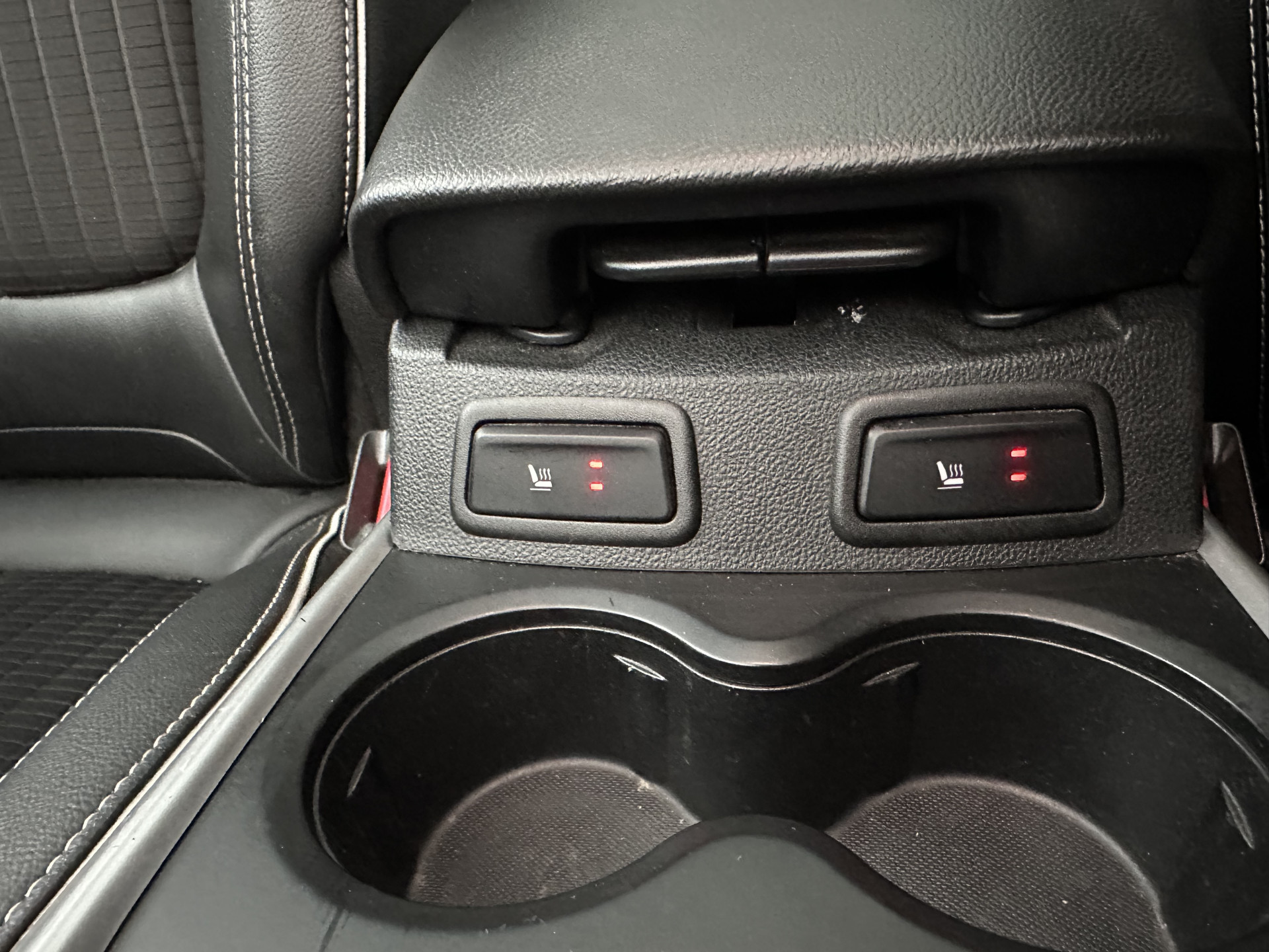 Renault Kadjar 1.5 dCi Bose Aut. *PANO | LEATHER-FABRIC | FULL-LED | BOSE-SOUND | BLINDSPOT | HEATED-COMFORTSEATS | KEYLESS | CAMERA | NAVI-FULLMAP | ECC | PDC | CRUISE | DAB | PRIVACY-GLASS | 19''ALU | TOWBAR*