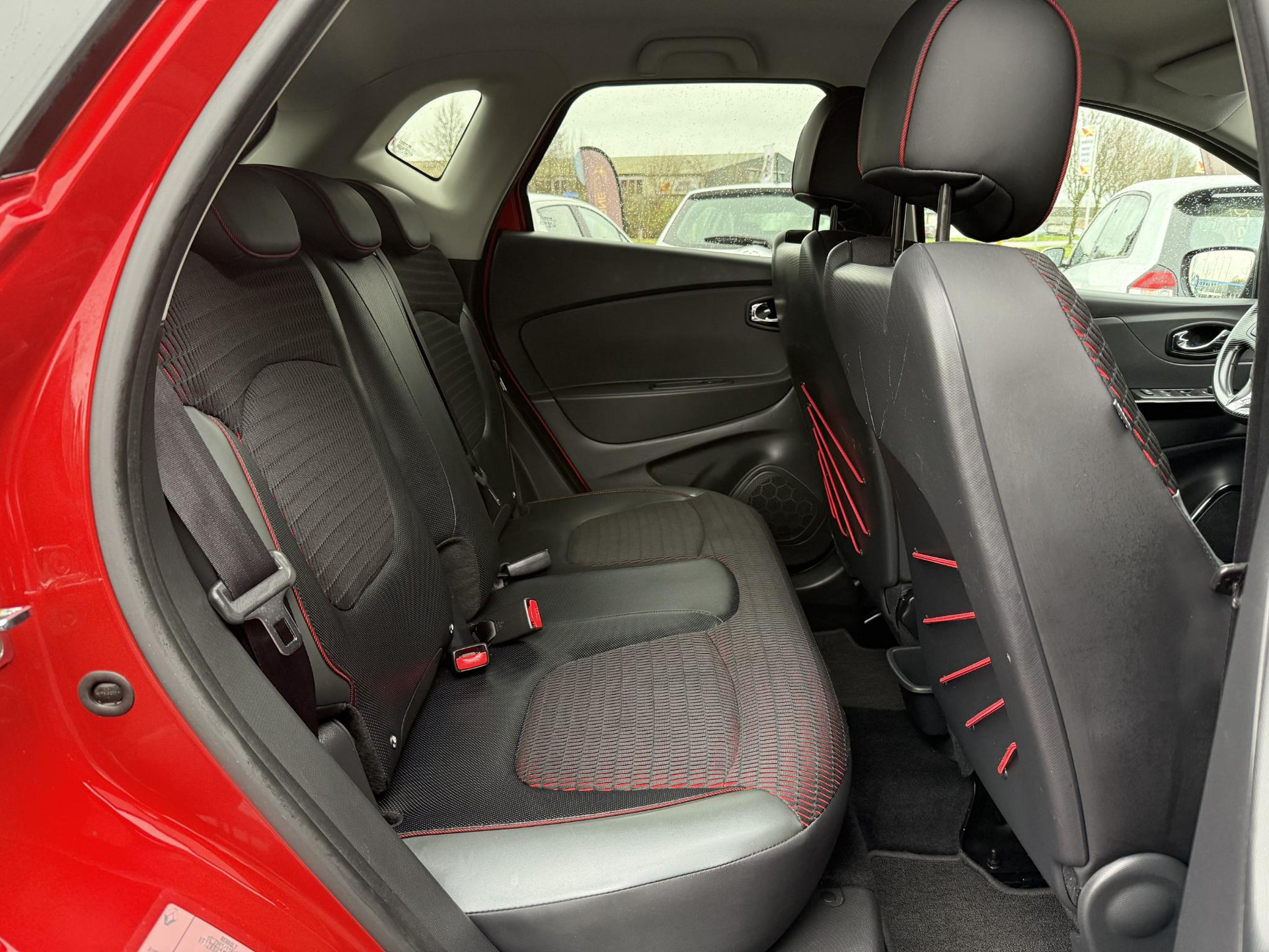 Renault Captur 1.2 TCe Xmod 1e Eigenaar,Trekhaak,Camera,Navi,Stoelverw,Keyless,Halfleder,Lm velgen,120pk,Automaat,Pdc,Apk tot 03-2027