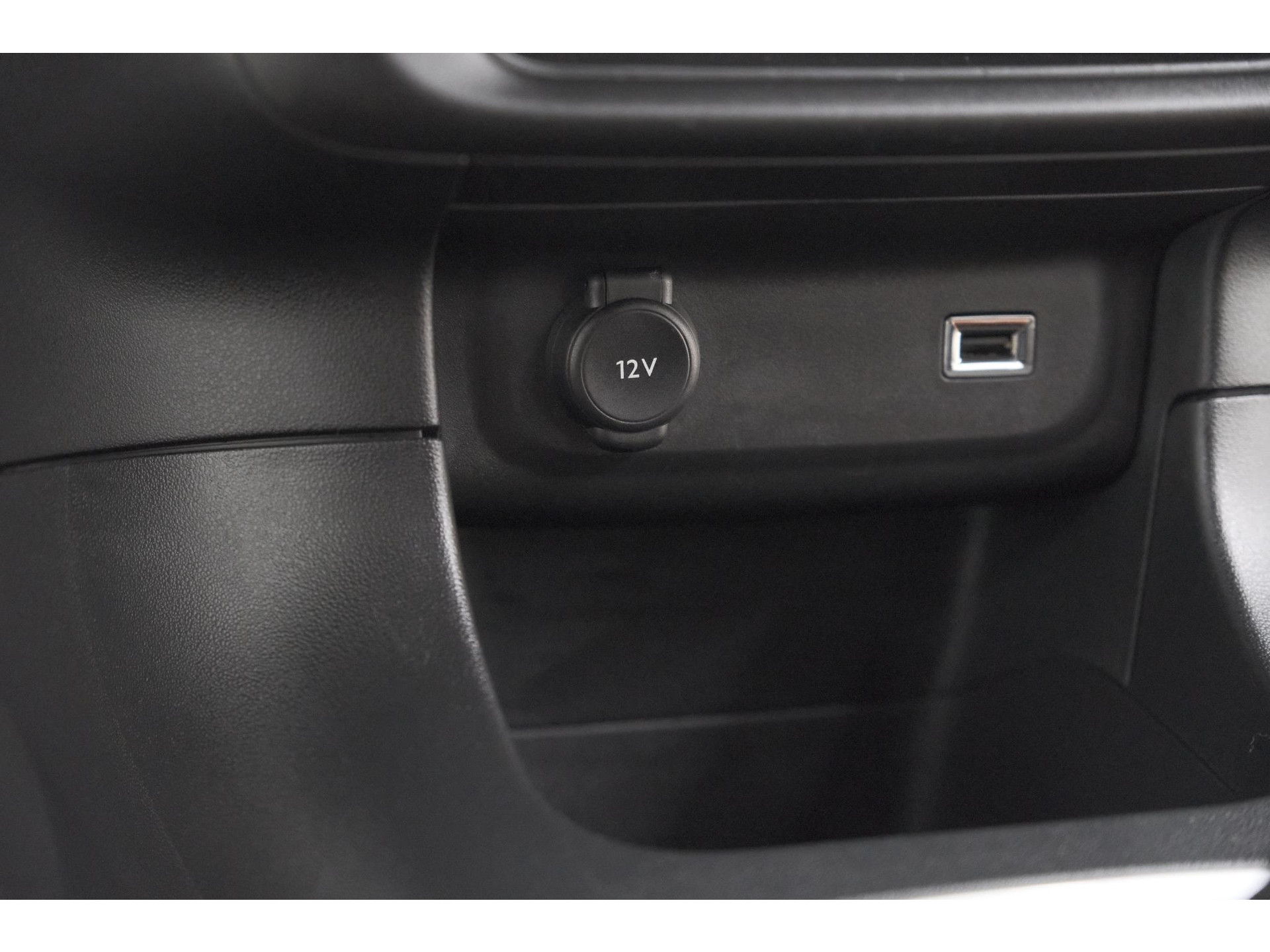 Citroen C3 PureTech 110 S&S Shine | Trekhaak | Parkeersensoren | Navigatie | Apple Carplay