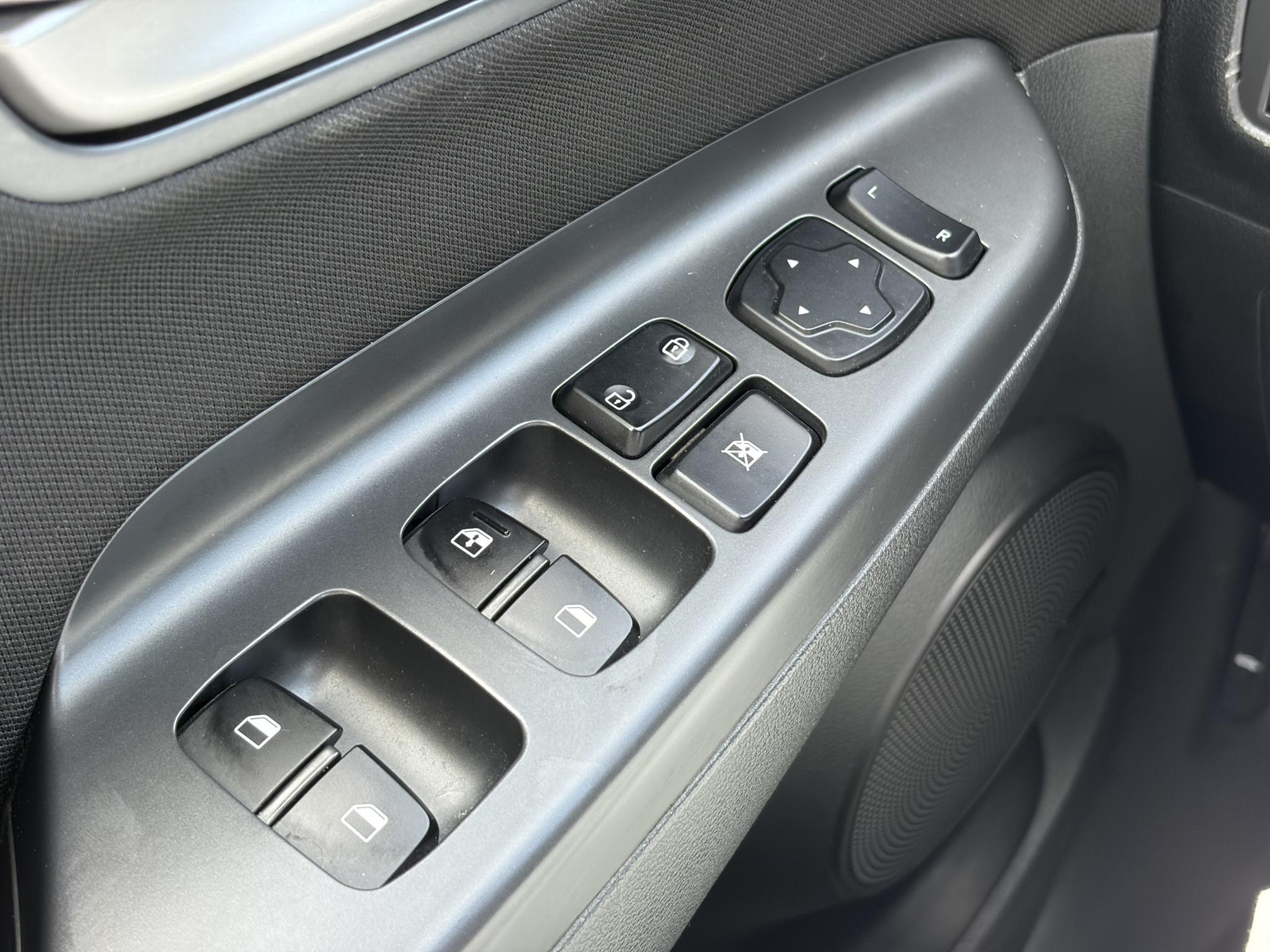 Hyundai Kona 1.0T Essence 2e Eigenaar,Trekhaak,Camera,Carplay,Navi,Clima,Cruise,6 Bak,N.A.P,120pk,Lm velgen,Rijstrooksensor,Pdc,Apk tot 03-2027