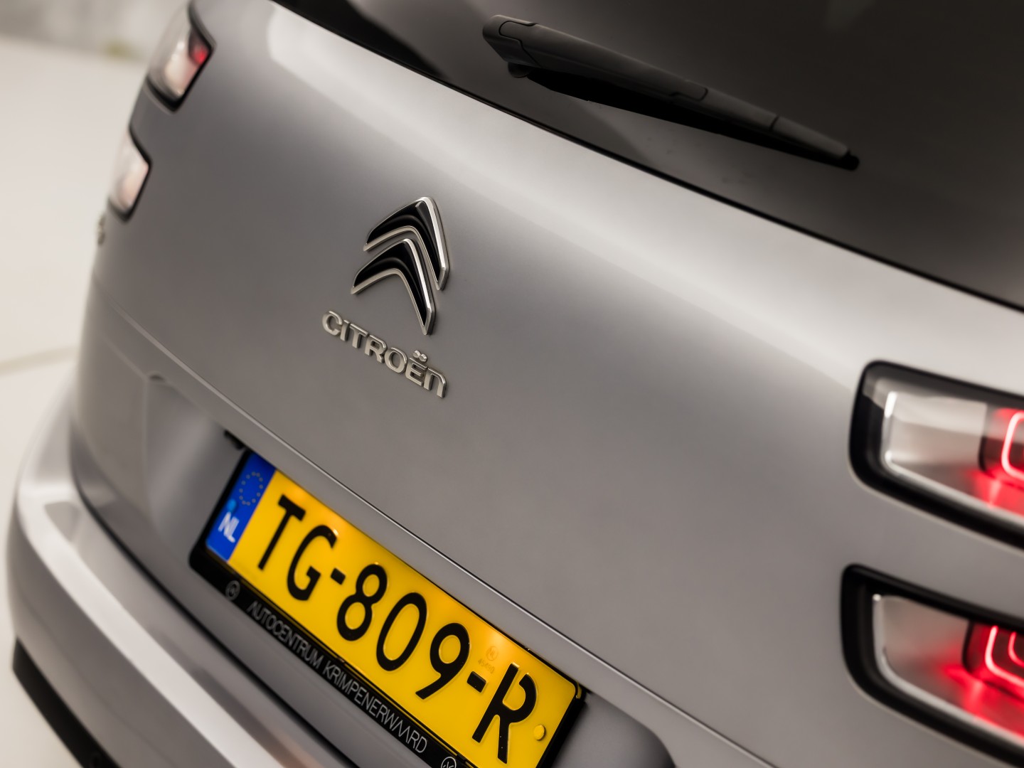 Citroën Grand C4 Picasso 1.2 PureTech Sport 7 Persoons Automaat (APPLE CARPLAY, GROOT NAVI, GETINT GLAS, TREKHAAK, SPORTSTOELEN, CAMERA, CRUISE, NIEUWE APK, NIEUWSTAAT)