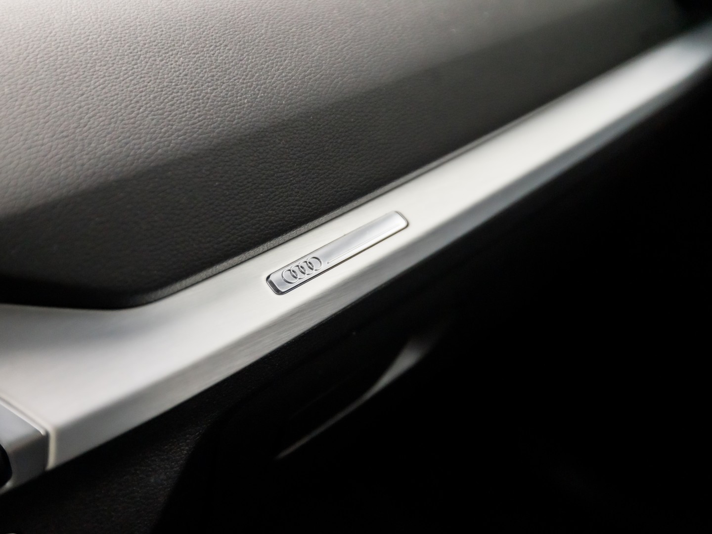 Audi Q2 35 TFSI S-Tronic Sport 150Pk Automaat (VIRTUAL COCKPIT, APPLE CARPLAY, GROOT NAVI, CLIMATE, STOELVERWARMING, SPORTSTOELEN, GETINT GLAS, PARKEERSENSOREN, CRUISE, NIEUWSTAAT)