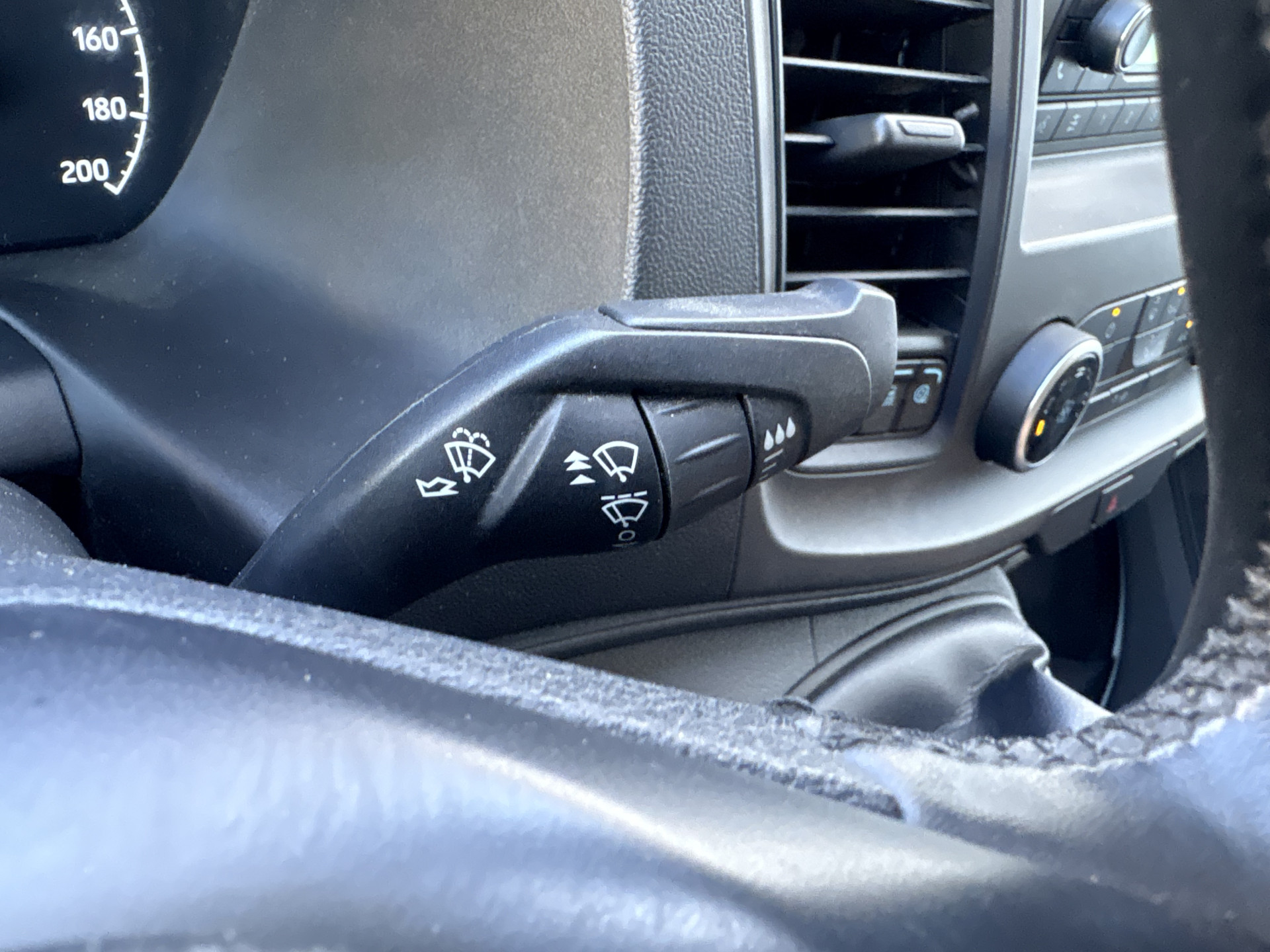 Ford Transit 350 2.0 TDCI 170PK L3H3 Airco Cruise Control Parkeersensoren v+a Voorruitverwarming