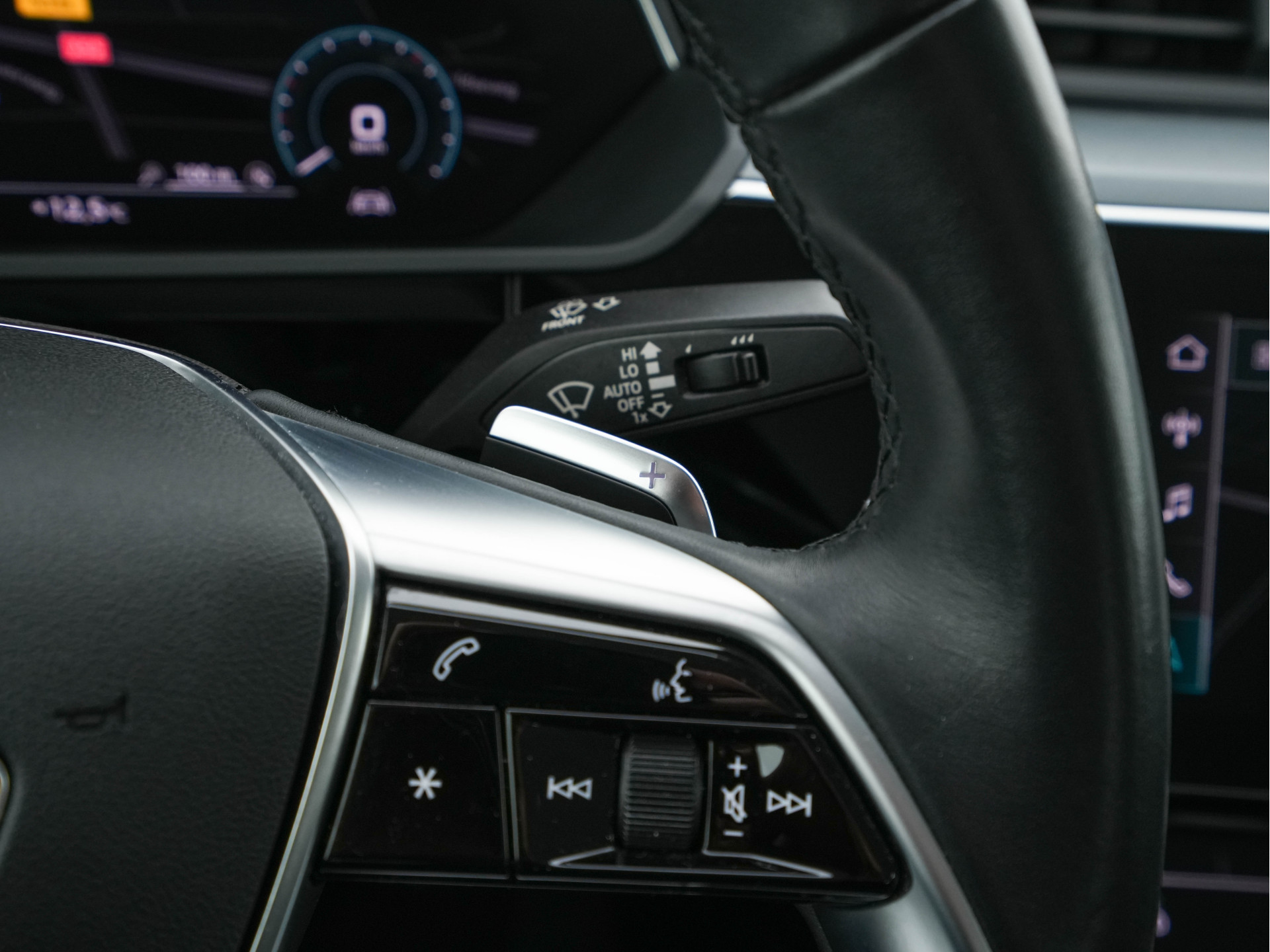 Audi e-tron Sportback 55 Quattro Business edition 95 kWh [ 3-Fase ] {SOH-100%} (INCL-BTW) *DIGI-COCKPIT | FULL-LED | MEMORY-PACK | DAB | KEYLESS | NAVI-FULLMAP | SHIFT-PADDLES | AUDI-SOUND | COMFORT-SEATS | 20''ALU*