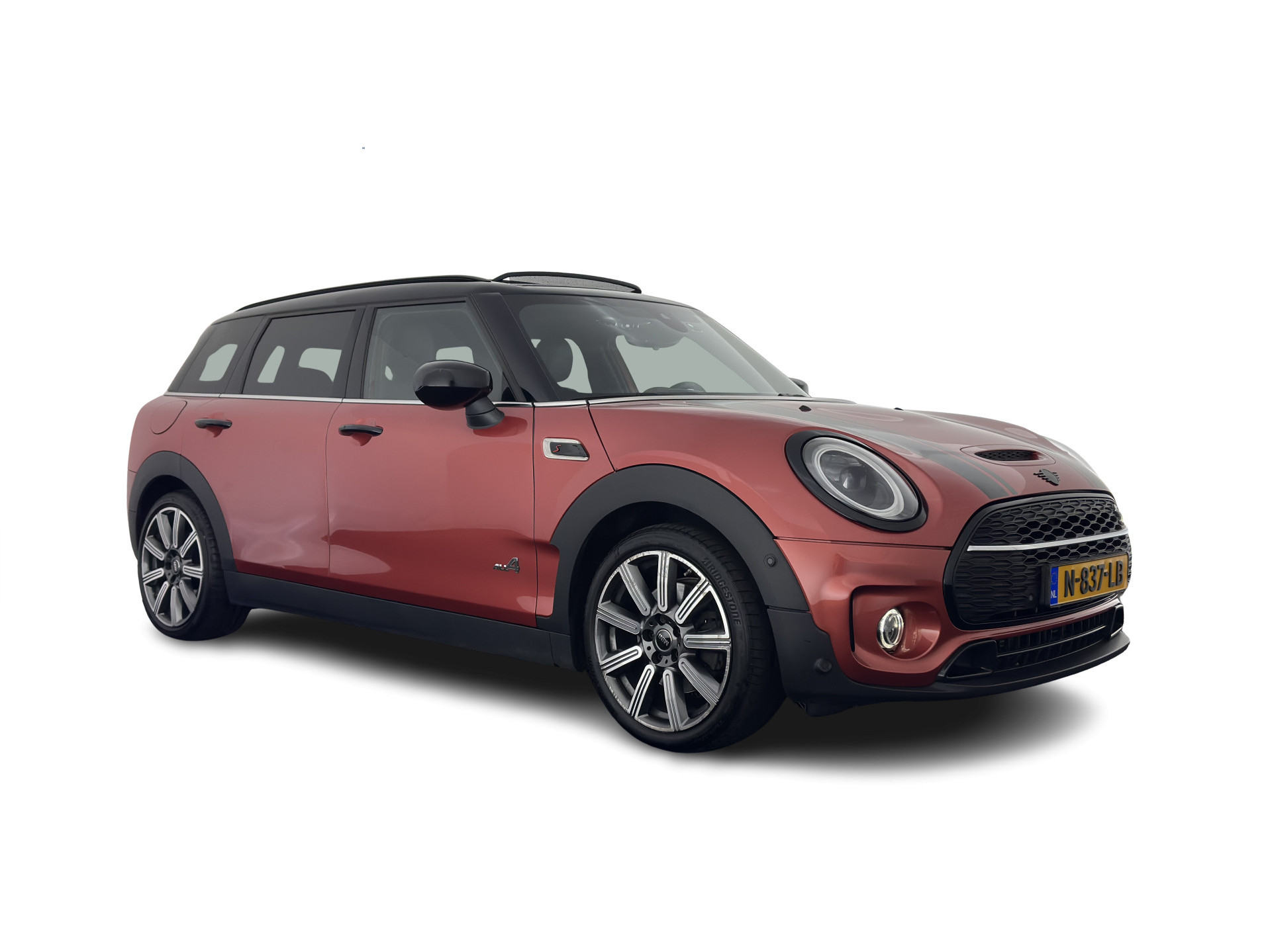 MINI Mini Clubman 2.0 Cooper S ALL4  Premier Plus JCW (INCL-BTW) Aut * PANO | LEATHER | FULL-LED | HEATED-SPORTSEATS | DIGI-COCKPIT | AMBIENT-LIGHT | PRIVACY-GLASS | HEAD-UP | PDC | CAMERA | DAB  | KEYLESS | TOWBAR | 18"ALU*