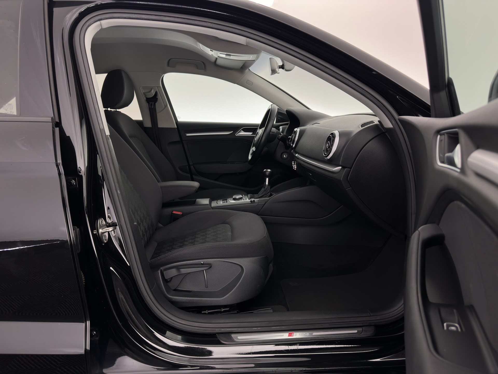 Audi A3 Limousine 1.6 TDI S-Line Ambition Sport Edition *XENON | NAVI-FULLMAP | COMFORT-SEATS | PRIVACY-GLASS | ECC | PDC | CRUISE | 18''ALU*