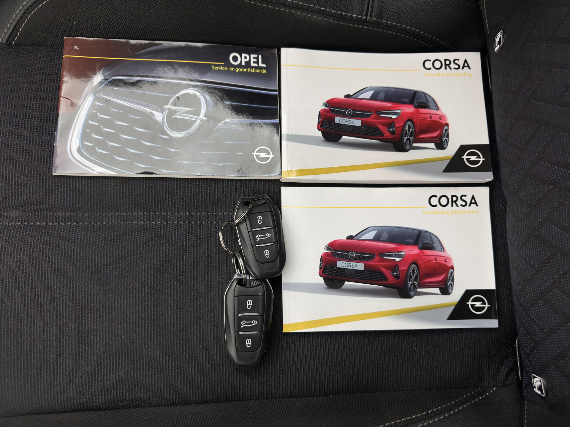 Opel Corsa-e Elegance 50 kWh [3-FASE] {SOH-90%} (INCL-BTW) Aut.*FULL-LED | DIGI-COCKPIT | LEATHER-MICROFIBRE | CARPLAY | CAMERA | ECC | KEYLESS | CRUISE | DAB | 16'' ALU*