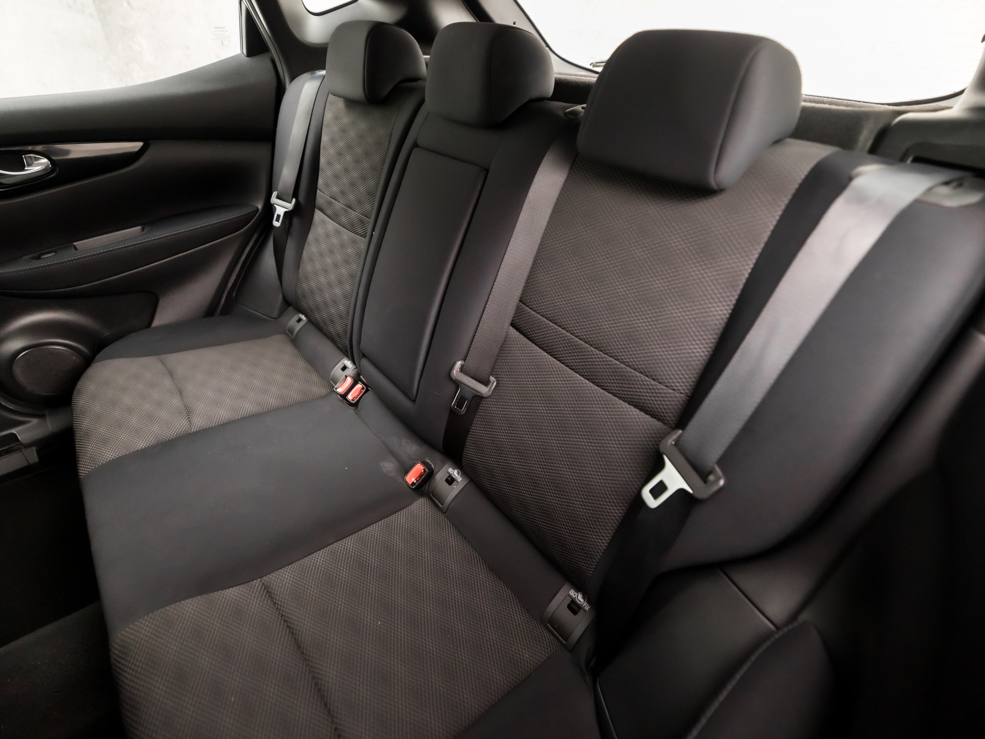 Nissan Qashqai 1.2 Acenta Sport (NAVIGATIE, CLIMATE, STOELVERWARMING, CAMERA, SPORTSTOELEN, PARKEERSENSOREN, CRUISE, NIEUWE APK, NIEUWSTAAT)