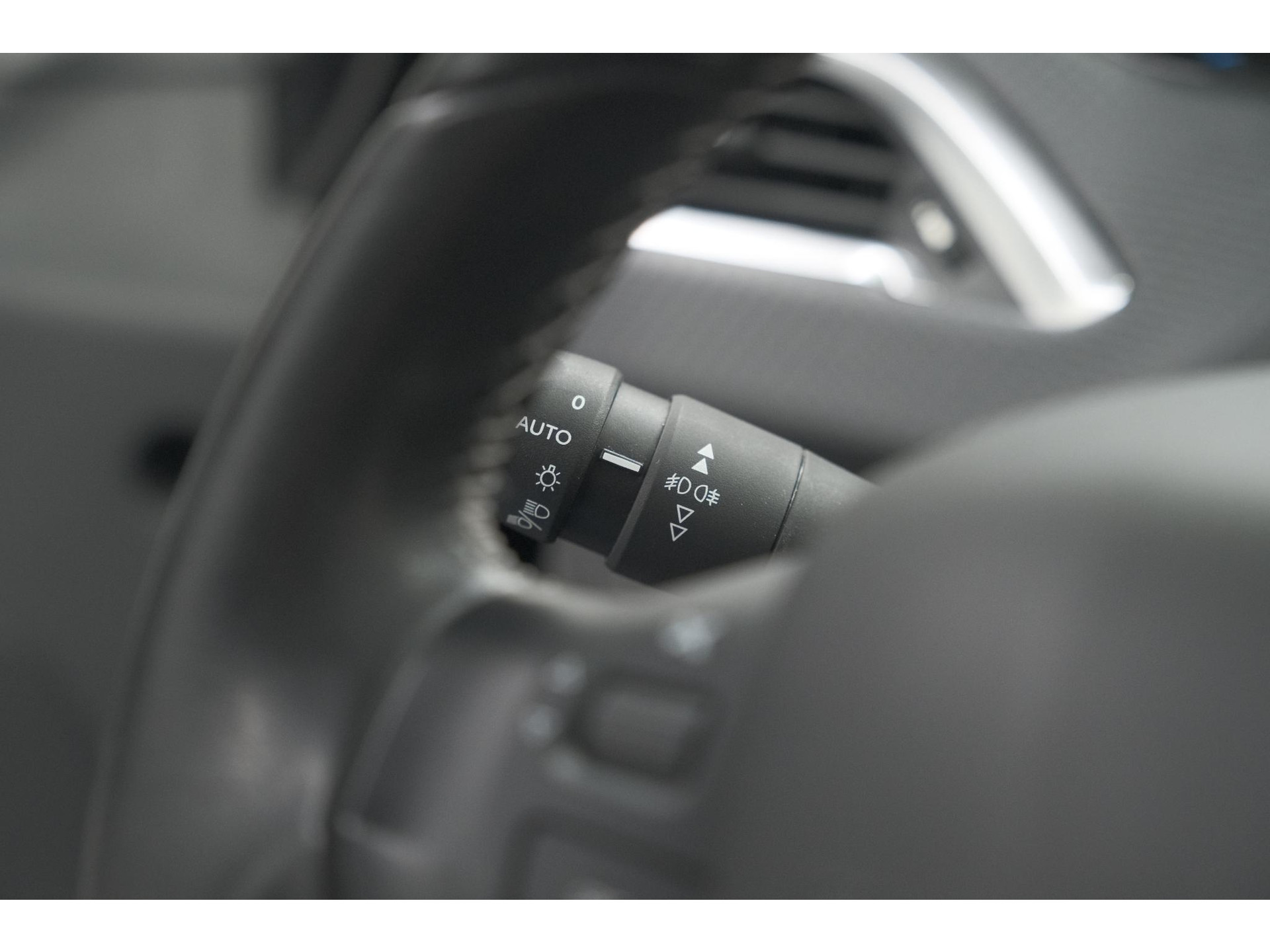 Peugeot 2008 PureTech 110 Allure | Panoramadak | Navigatie | Camera | Parkeersensoren