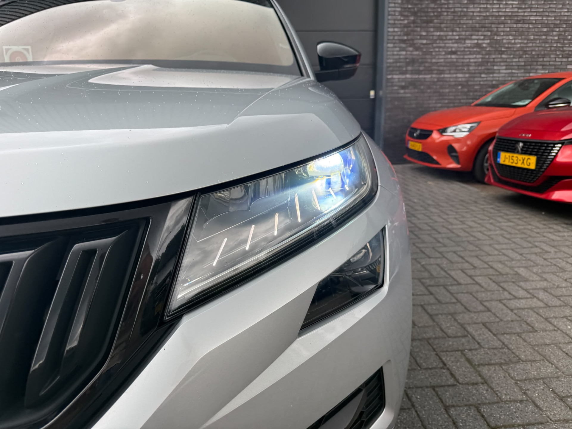 ŠKODA Kodiaq 1.5 TSI Sportline Business | 1E EIGENAAR | 3/6/12 MND GARANTIE | AUTOMAAT | PANO | LED | DAB | MEMORY | CARPLAY | DIGITAAL COCKPIT | TREKHAAK |