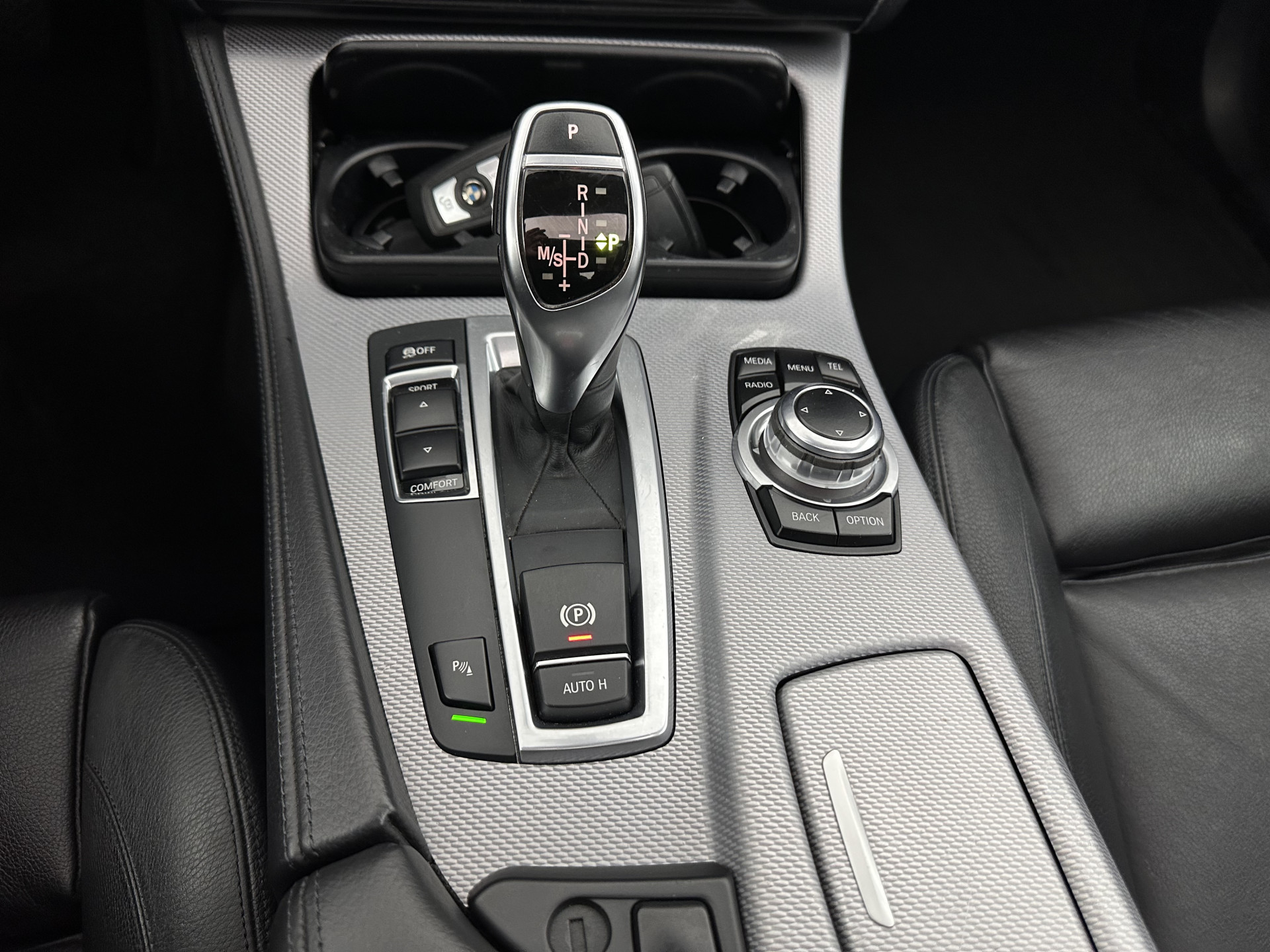 BMW 5-serie 520i M-Sportpack High Executive Aut. *PANO | LEATHER | XENON | HARMAN/KARDON | HEATED-SPORTSEATS | NAVI-FULLMAP | PRIVACY-GLASS | SHIFTPADDLES | ECC | PDC | CRUISE | 18''ALU*