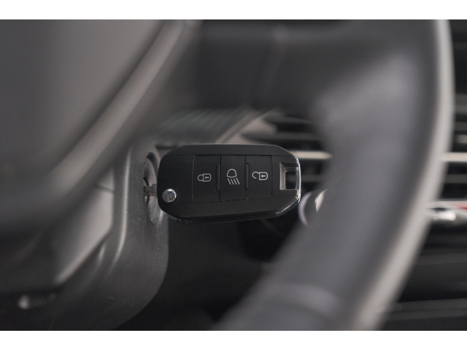Peugeot 208 1.2 Hybrid 110 e-DCS6 Style | Parkeersensoren | Apple Carplay | Cruise Control | Airco