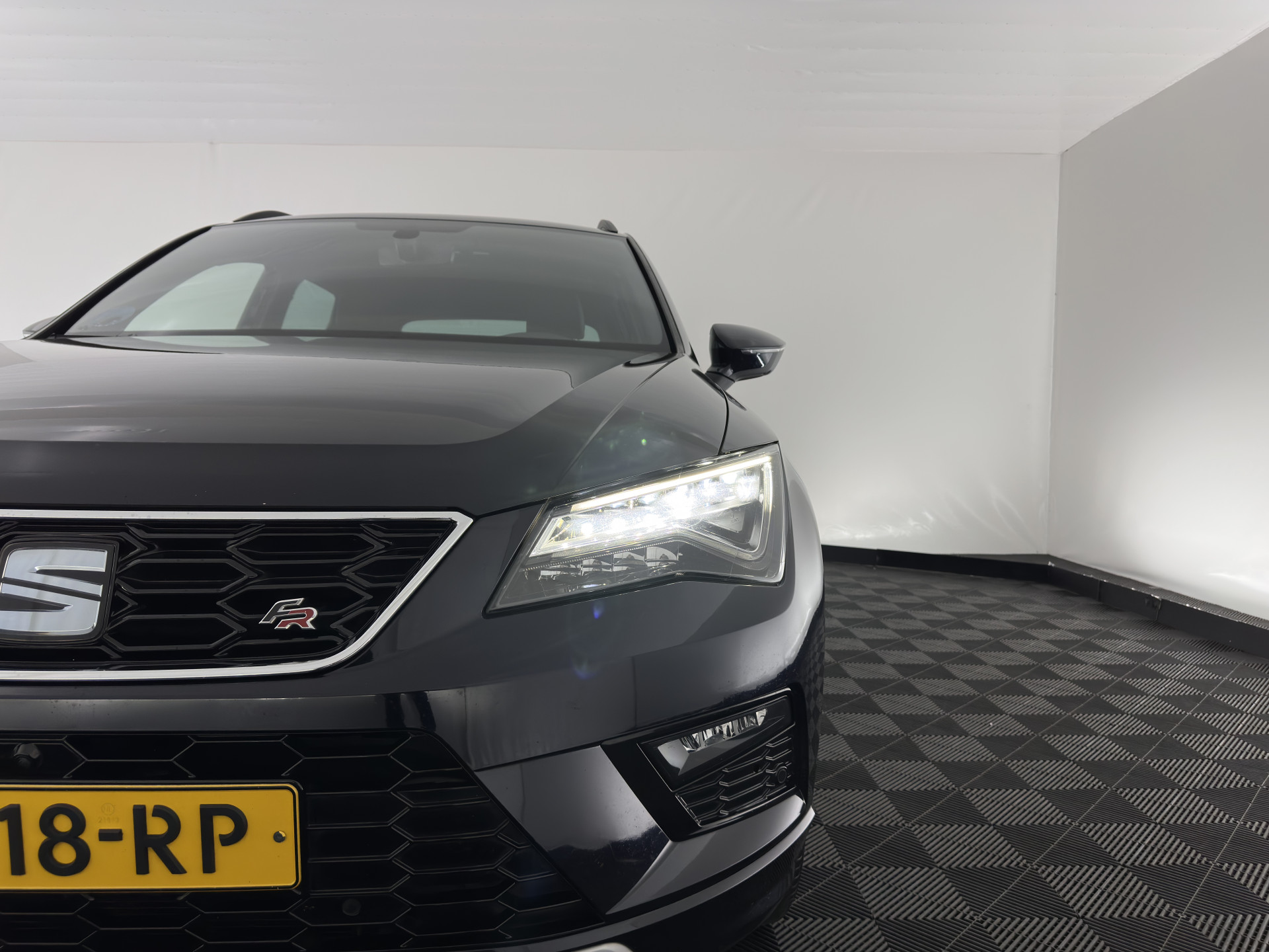 SEAT Ateca 1.5 TSI FR Business Intense (INCL-BTW) *FULL-LED | SPORT-SEATS | NAVI-FULLMAP | LEATHER-MICROFIBRE | CAMERA | KEYLESS | DAB+ | CARPLAY | ECC | PDC | CRUISE | TOWBAR | 18''ALU*