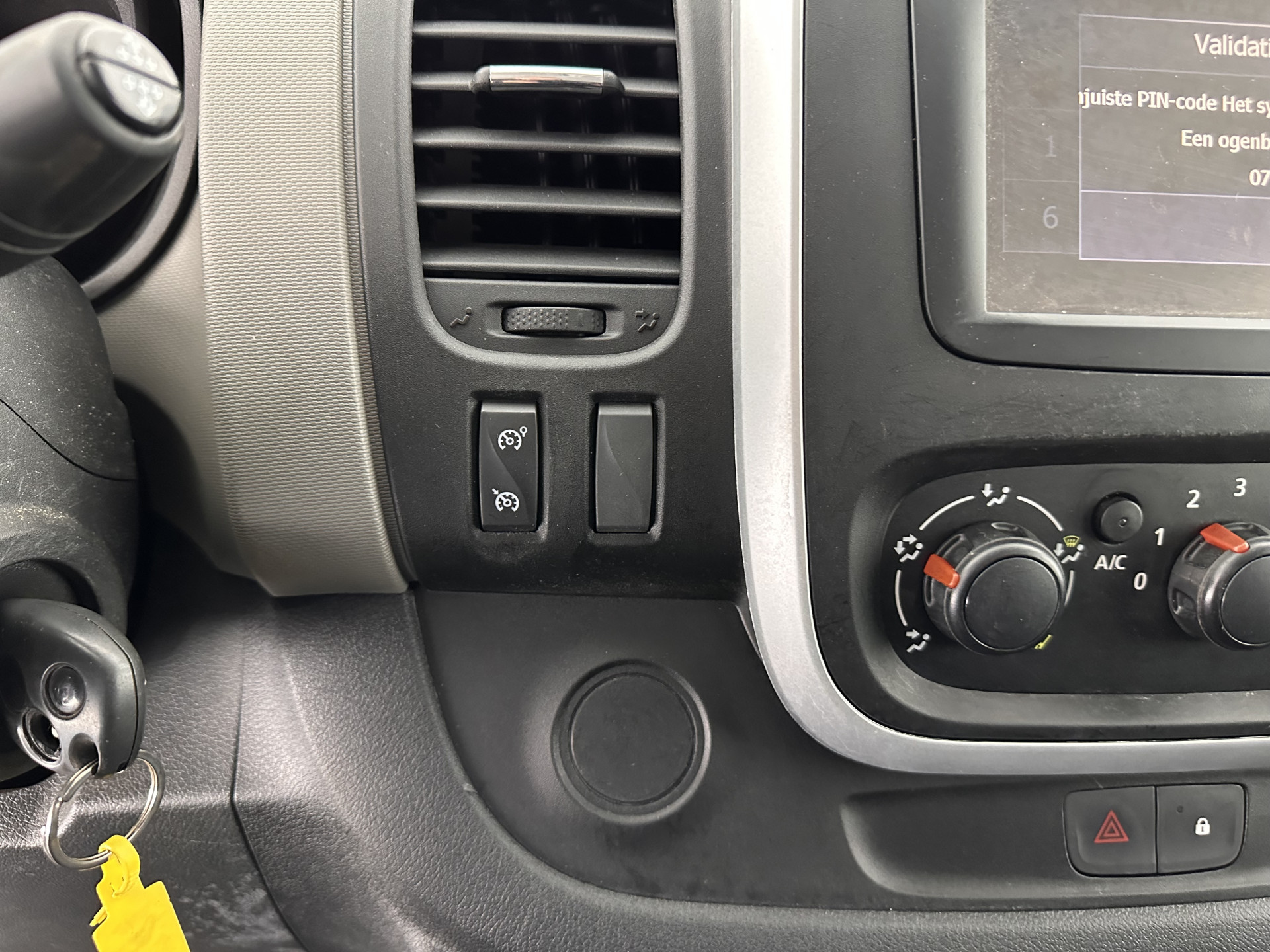 Renault Trafic 1.6 dCi T29 L1H1 Comfort-Pack *NAVI-FULLMAP | AIRCO | CRUISE | 3-PERS | PDC | 1.260 Kg-Cargo-Capacity*