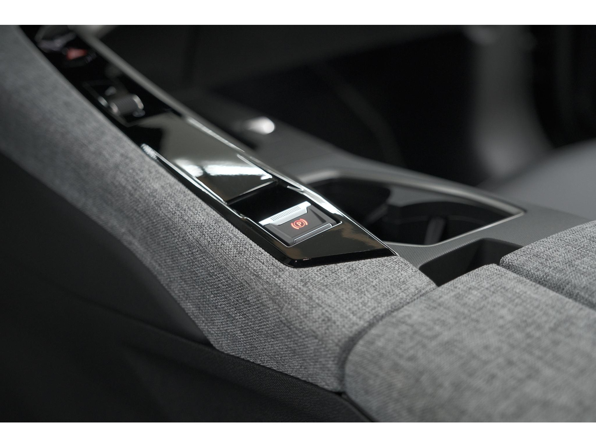 Peugeot 3008 1.2 Hybrid 136 GT | Pack Winter | Camera | Adaptieve Cruise Control | Elektrische Kofferklep