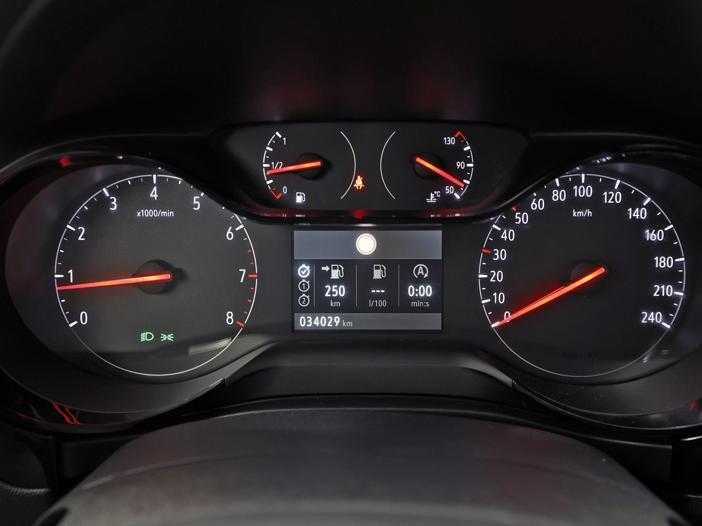 Opel Corsa 1.2 Sport (APPLE CARPLAY, GROOT NAVI, 360 CAMERA, CRUISE, PARKEERSENSOREN, LEDER STUURWIEL, SPORTSTOELEN, LM VELGEN, NIEUWSTAAT)