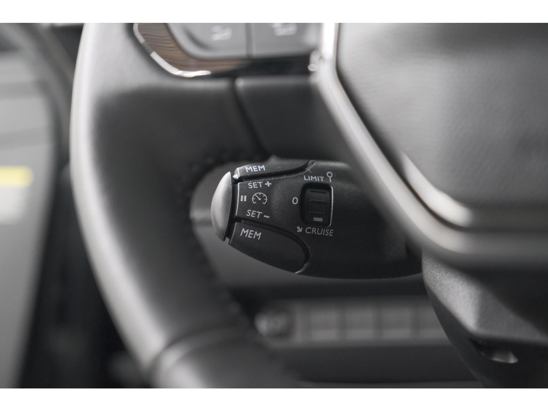 Peugeot 208 PureTech 100 Allure | Apple Carplay | Parkeersensoren | Climate Control