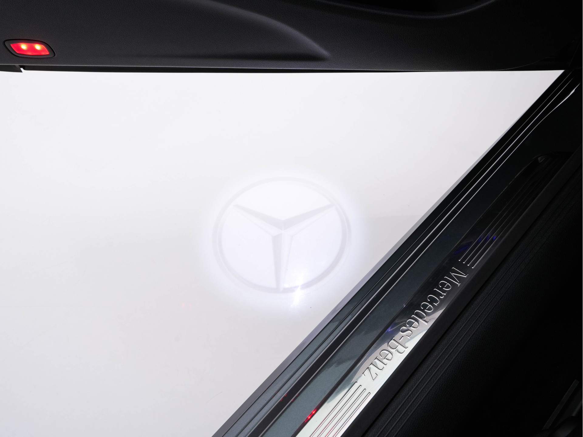 Mercedes-Benz E-klasse Coupé 400 AMG-Sportpack 4Motion Premium Plus Aut. *PANO | LEATHER | BURMESTER-AUDIO | WIDESCREEN-COCKPIT |  FULL-LED | NAVI-FULLMAP | CAMERA | SHIFT-PADDLES | CRUISE | AMBIENT-LIGHT | SPORT-SEATS | 19"ALU*