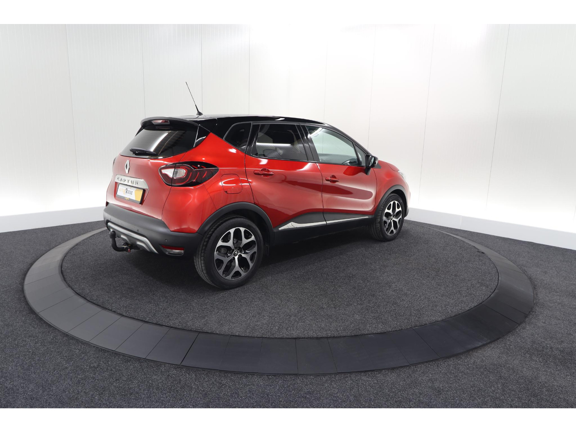 Renault Captur TCe 120 EDC Intens | Trekhaak | Camera | Navigatie | Parkeersensoren