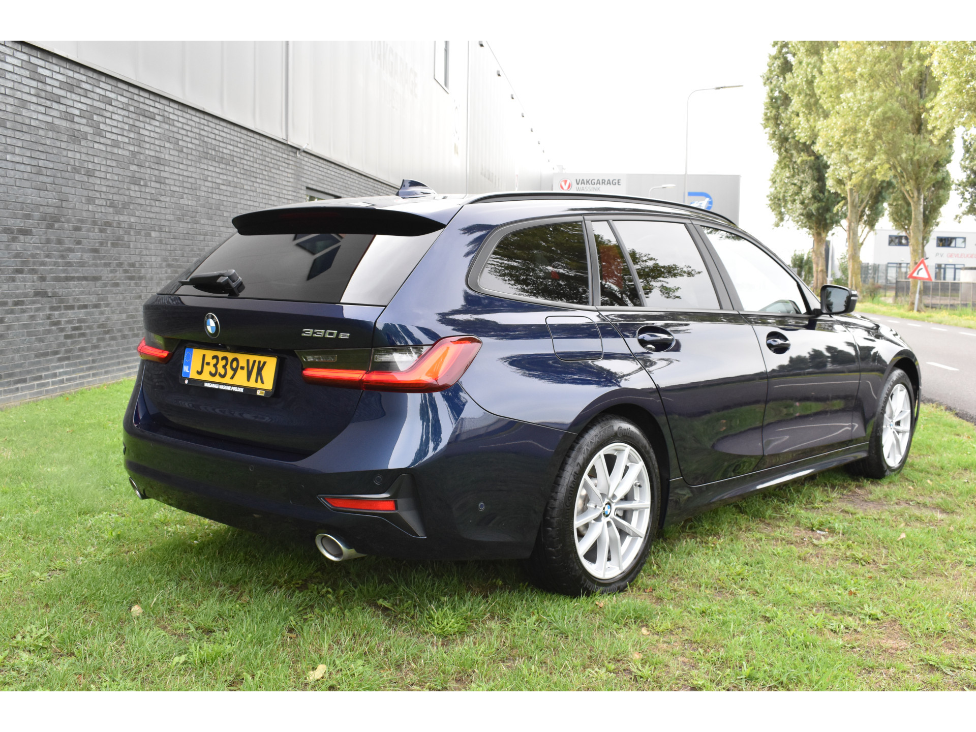 BMW 3-serie Touring 330e Business Edition Plus Plugin-hybride Pano Leder