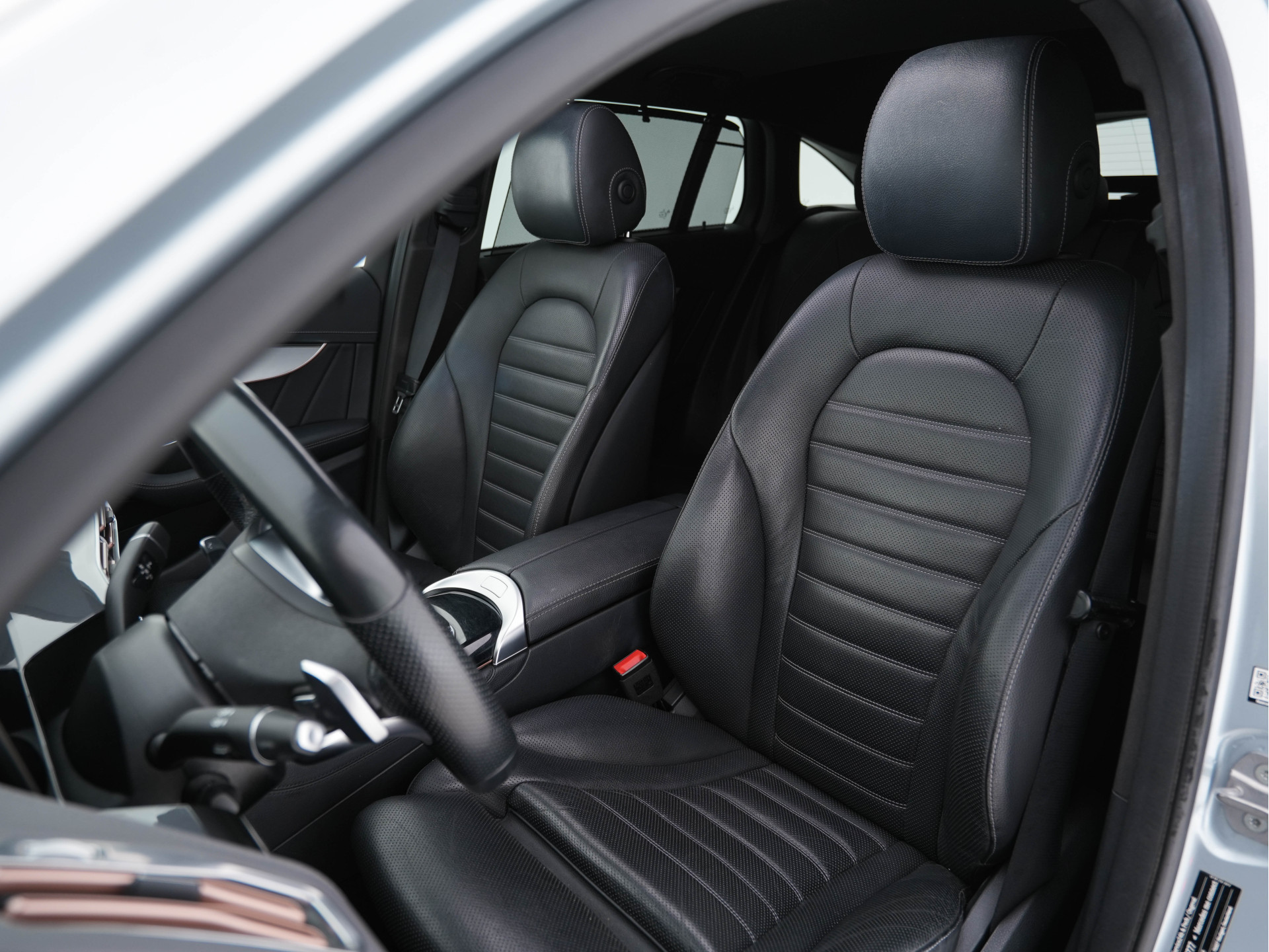 Mercedes-Benz EQC 400 4MATIC AMG-Pack Premium Plus 80 kWh (3-Fase) {SOH-94%} (INCL-BTW) *PANO | WIDESCREEN | HEAD-UP | DISTRONIC | MULTI-BEAM | BURMESTER-AUDIO | MEMORY-PACK | TOP-VIEW | KEYLESS | LEATHER | SPORT-SEATS | DAB+ | AMBIENT-LIGHT | 20''