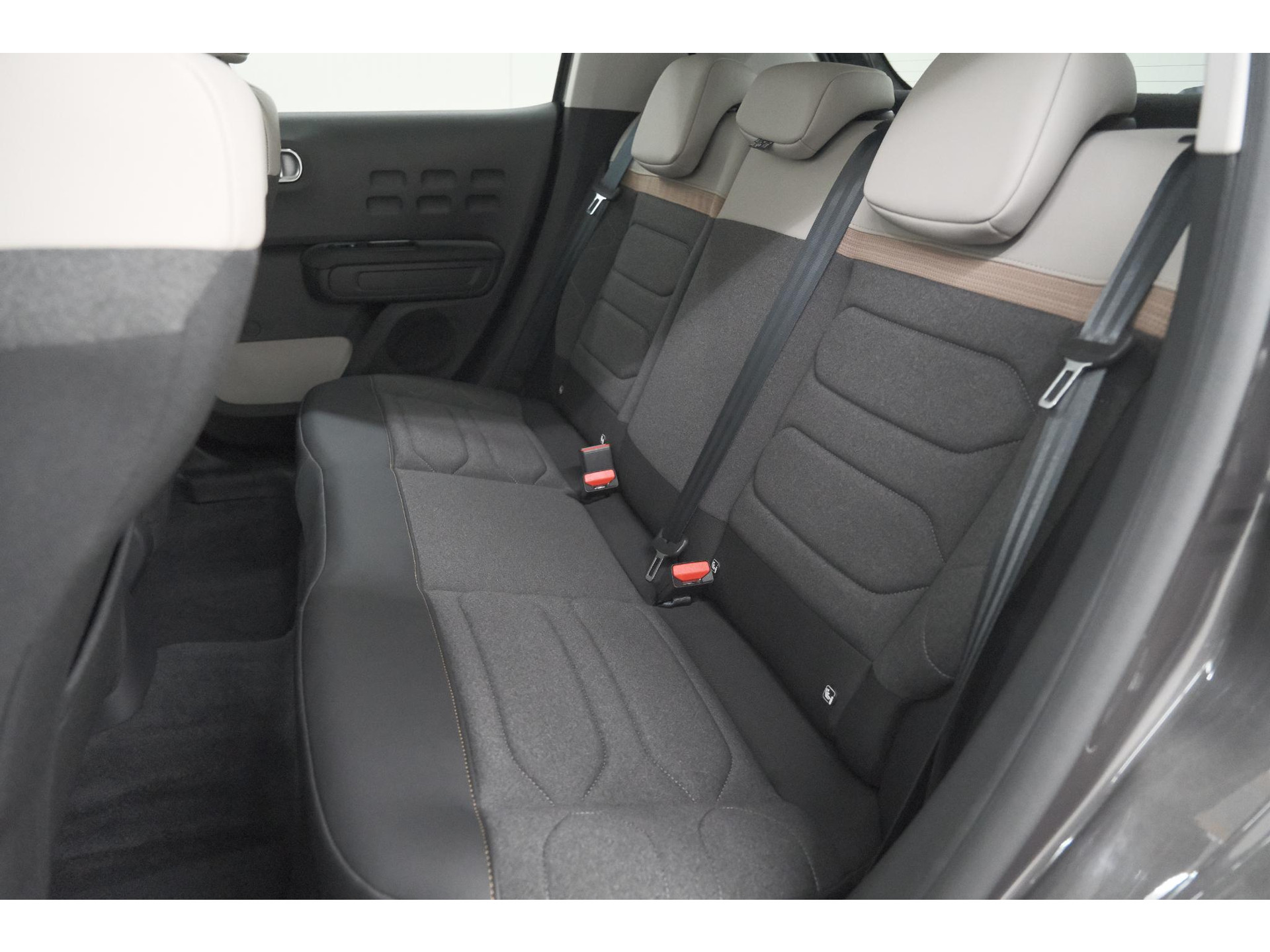 Citroen C3 PureTech 82 Max | Trekhaak | Keyless | Camera | Parkeersensoren | Navigatie | Stoelverwarming