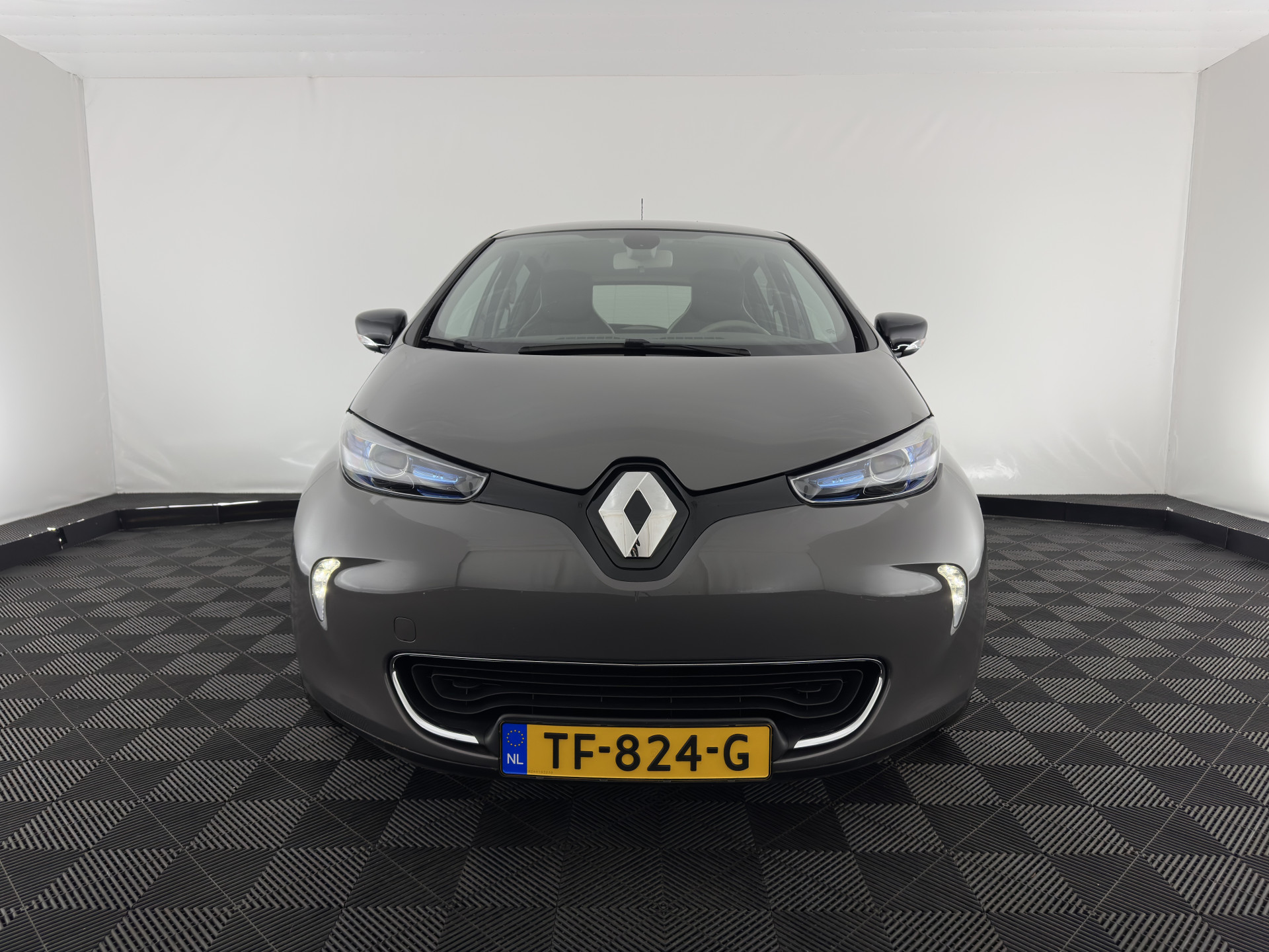Renault ZOE (inclusive-battery) Q90 Bose 41 kWh Quickcharge Edition One (3-Fase-43 kW) {SOH-92%} Aut.*LEATHER | FULL-LED | DIGI-COCKPIT | HEATED-COMFORTSEATS | BOSE-PREMIUM-AUDIO | CAMERA | R-LINK | PDC | PRIVACY-GLASS |  17"ALU*