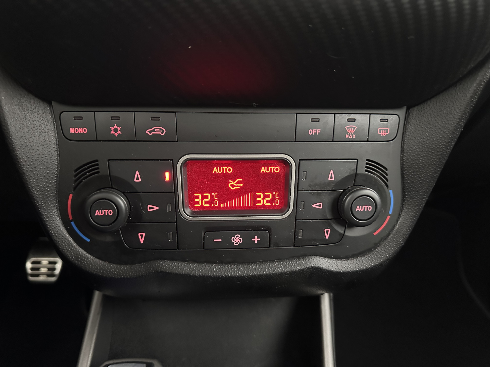 Alfa Romeo MiTo 1.3 JTDM ECO JUNIOR *LEATHER | NAVI-FULLMAP | SPORTSEATS | ECC | AUDIOSYSTEEM-DIGITAL |  PDC | PRIVACYGLASS | CRUISE*