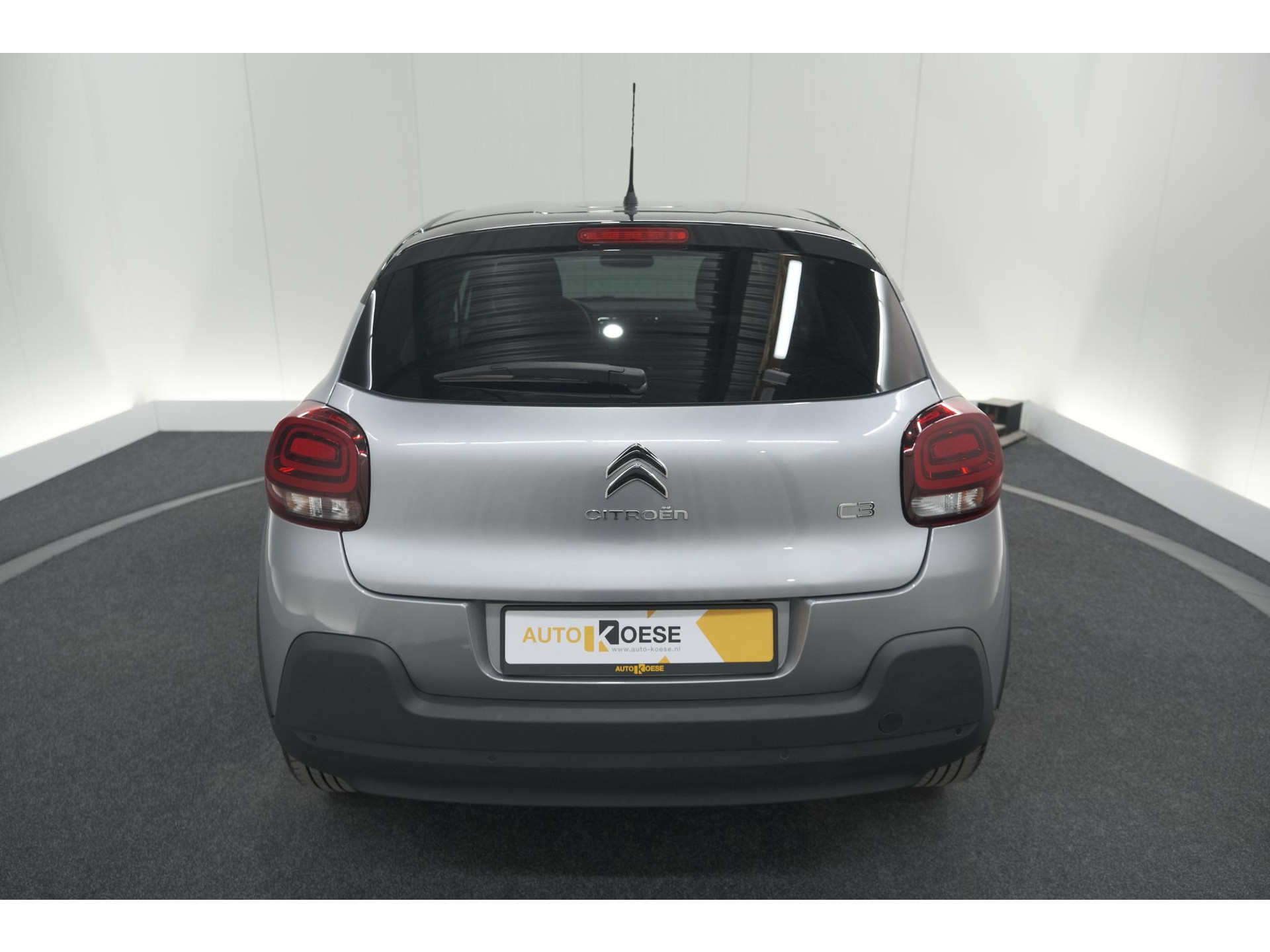 Citroen C3 PureTech 110 EAT6 Shine | Camera | Navigatie | Parkeersensoren | Apple Carplay | 17 Inch Lichtmetalen Velgen