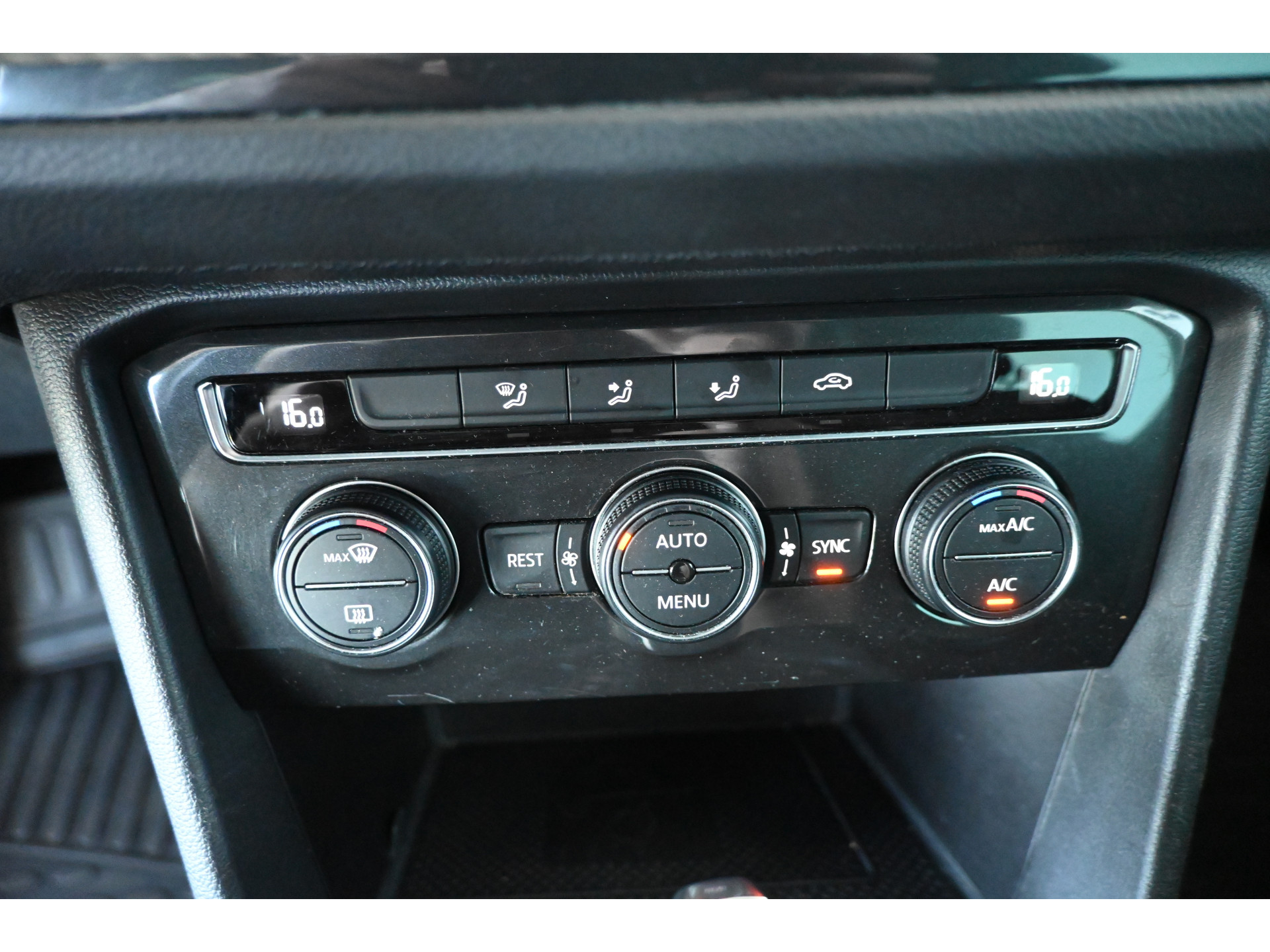 Volkswagen Tiguan 1.4 TSI Automaat 4Motion Highline  Clima Virtual Cockpit Navigatie CarPlay Cruise control Inruil Mogelijk!
