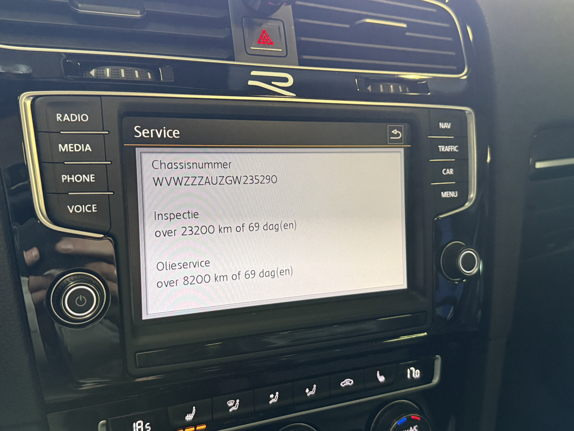 Volkswagen Golf 2.0 TSI R 4Motion | Camera | Panoramadak | 300PK | Stoelverwarming | Leder