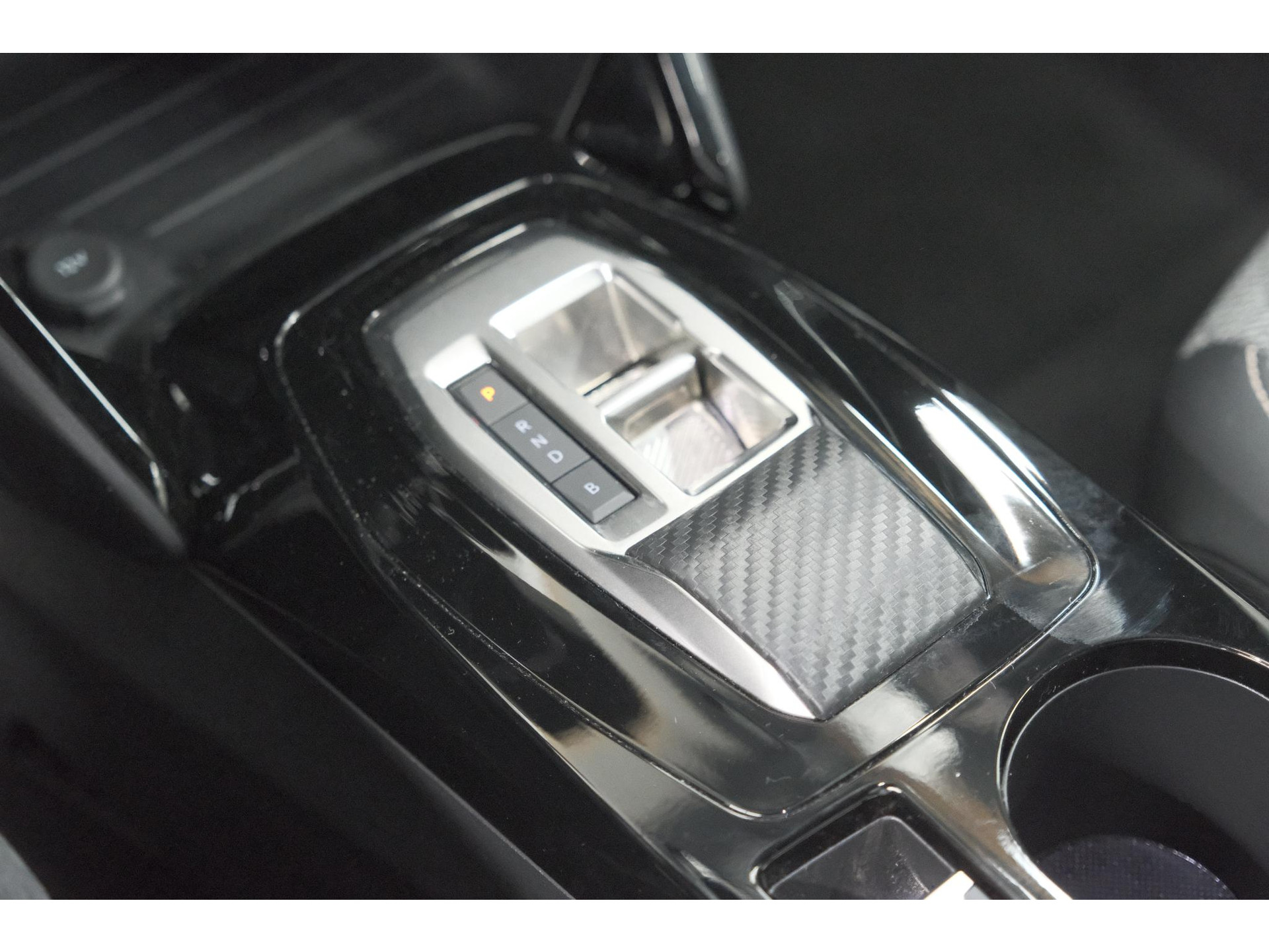 Peugeot e-2008 EV Allure 54 kWh | 97,9% SOH | 11 KW Lader | Apple Carplay | Parkeersensoren