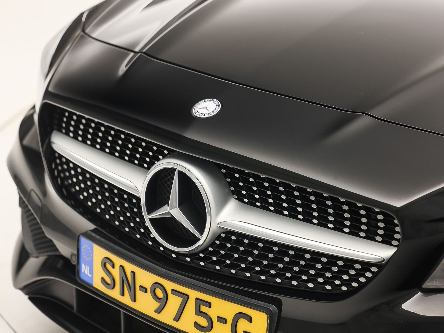 Mercedes-Benz CLA-Klasse 200 AMG Sport 156Pk Automaat (PANORAMADAK, GROOT NAVI, LEDER, STOELVERWARMING, SPORTSTOELEN, PARKEERSENSOREN, CRUISE, NIEUWSTAAT)
