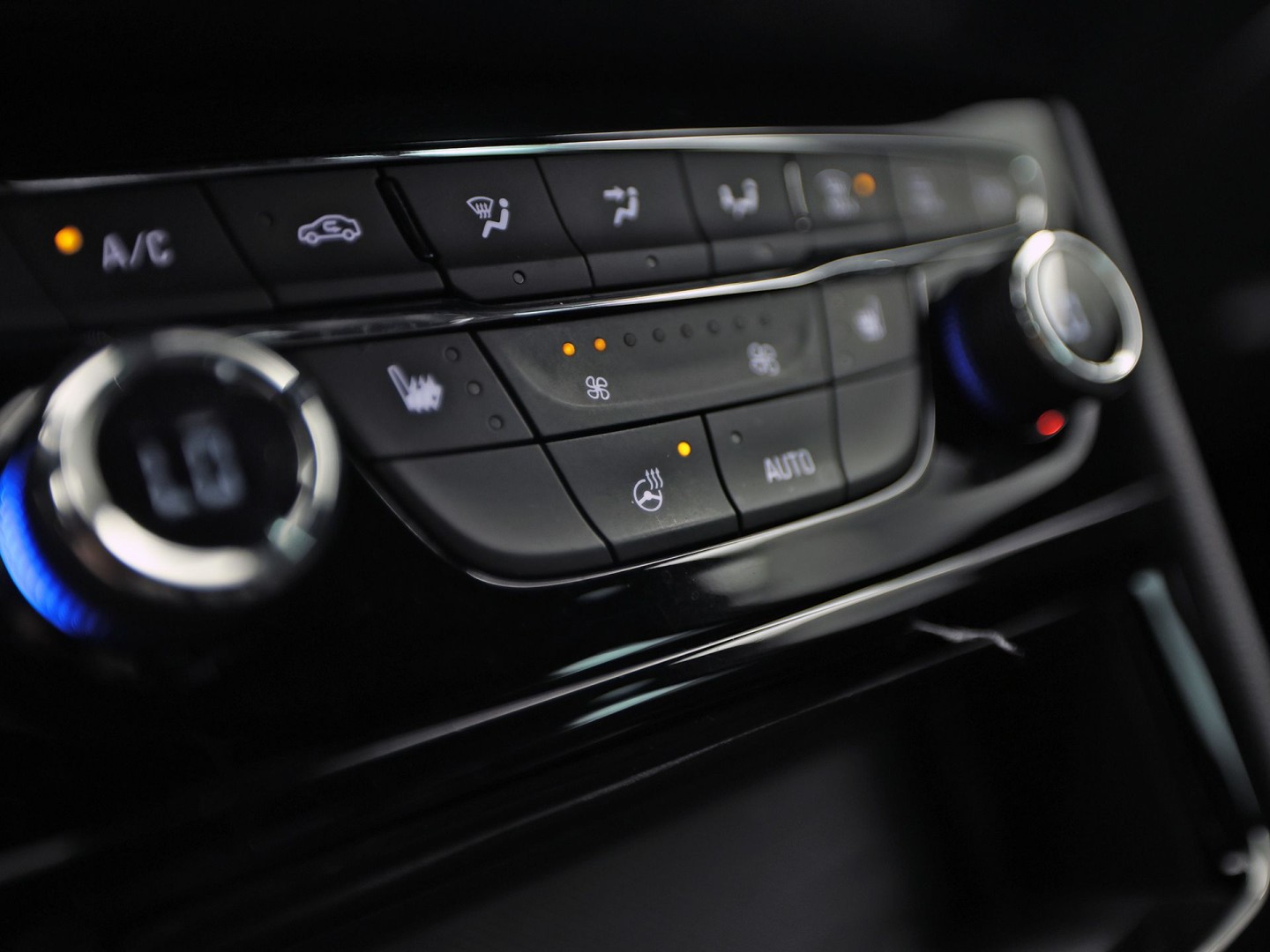 Opel Astra Sports Tourer 1.2 Launch Sport (VIRTUAL COCKPIT, APPLE CARPLAY, GROOT NAVI, CAMERA, STUUR/STOELVERWARMING, SPORTSTOELEN, GETINT GLAS, ADAPTIVE CRUISE, ZWART HEMEL, NIEUWSTAAT)