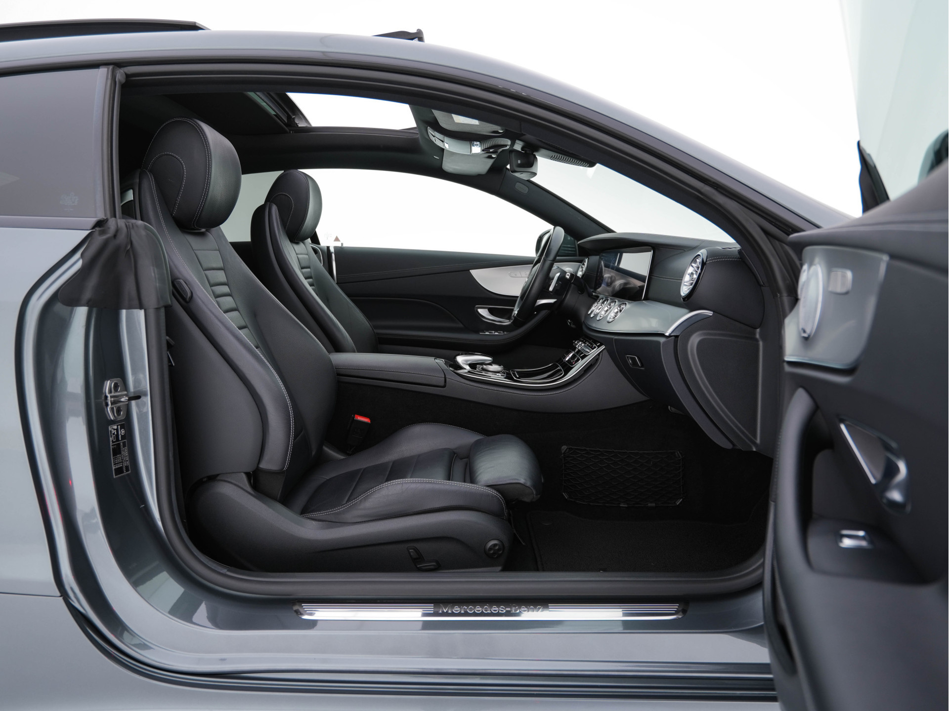 Mercedes-Benz E-klasse Coupé 400 AMG-Sportpack 4Motion Premium Plus Aut. *PANO | LEATHER | BURMESTER-AUDIO | WIDESCREEN-COCKPIT |  FULL-LED | NAVI-FULLMAP | CAMERA | SHIFT-PADDLES | CRUISE | AMBIENT-LIGHT | SPORT-SEATS | 19"ALU*