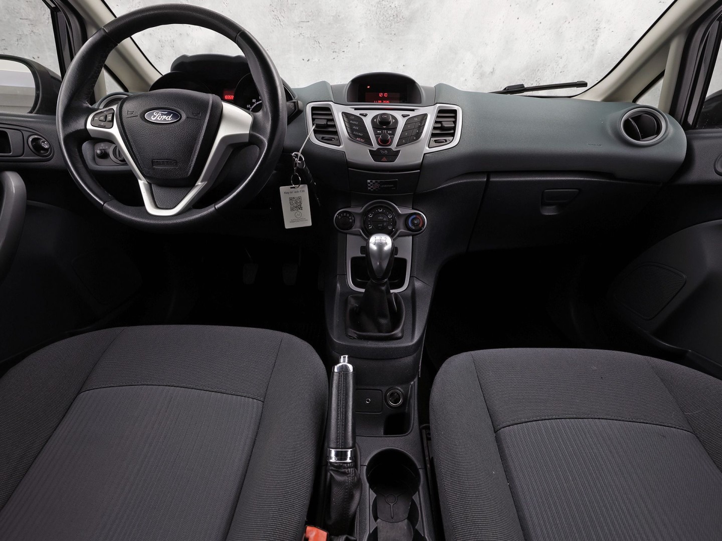 Ford Fiesta 1.25 S-Edition (AIRCO, LM VELGEN, ELEK RAMEN, GETINT GLAS, SPORTSTOELEN, MULTIFUNCTIONEEL STUURWIEL, NIEUWSTAAT)