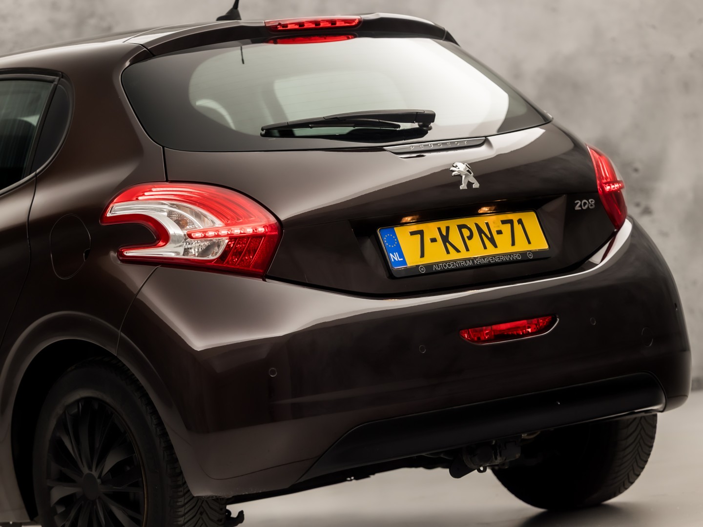 Peugeot 208 1.2 VTi Deluxe Sport (NAVIGATIE, CLIMATE, CRUISE, SPORTSTOELEN, PARKEERSENSOREN, NIEUWSTAAT)