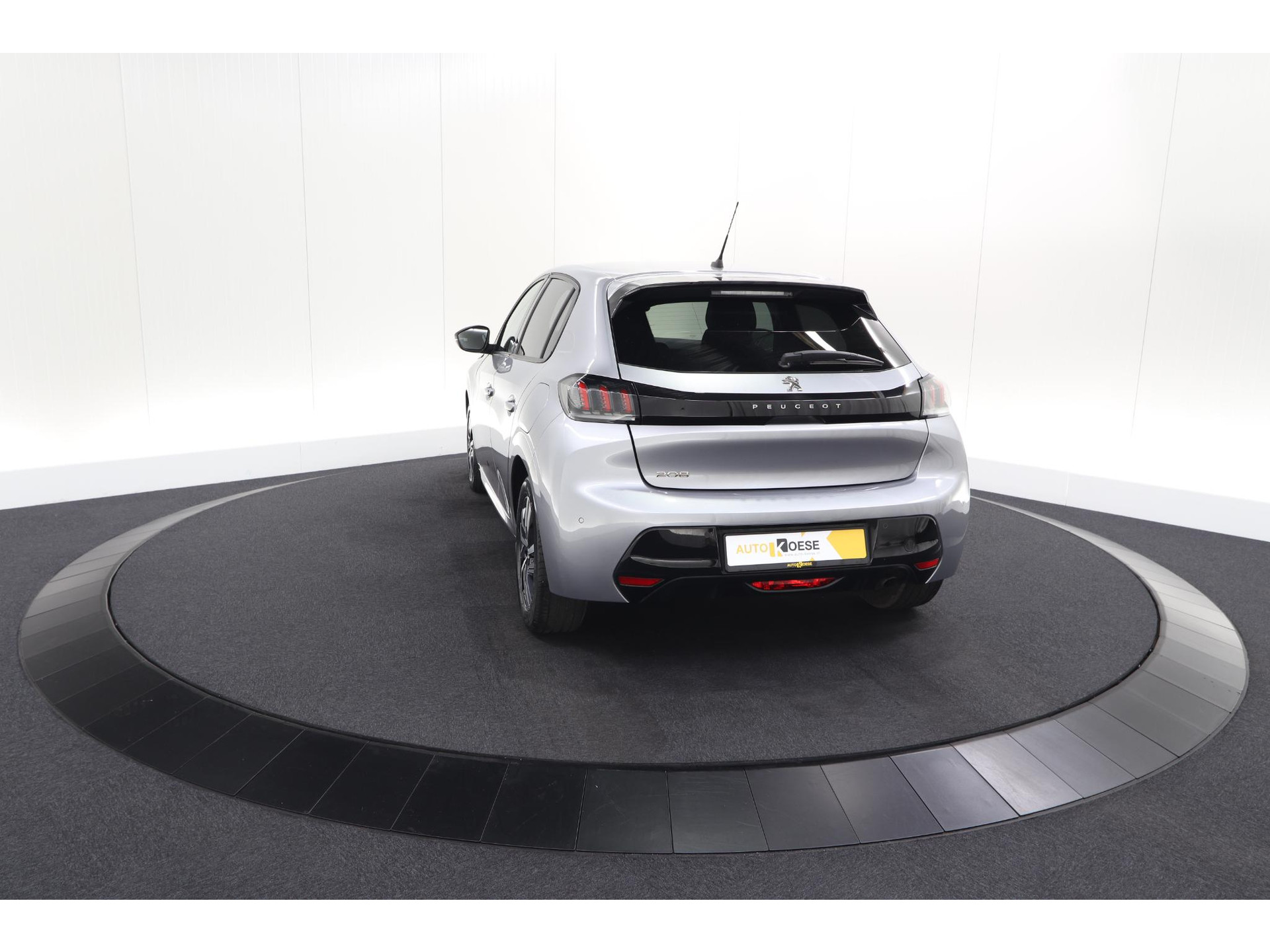 Peugeot 208 PureTech 100 Allure | Navigatie | Parkeersensoren | Apple Carplay