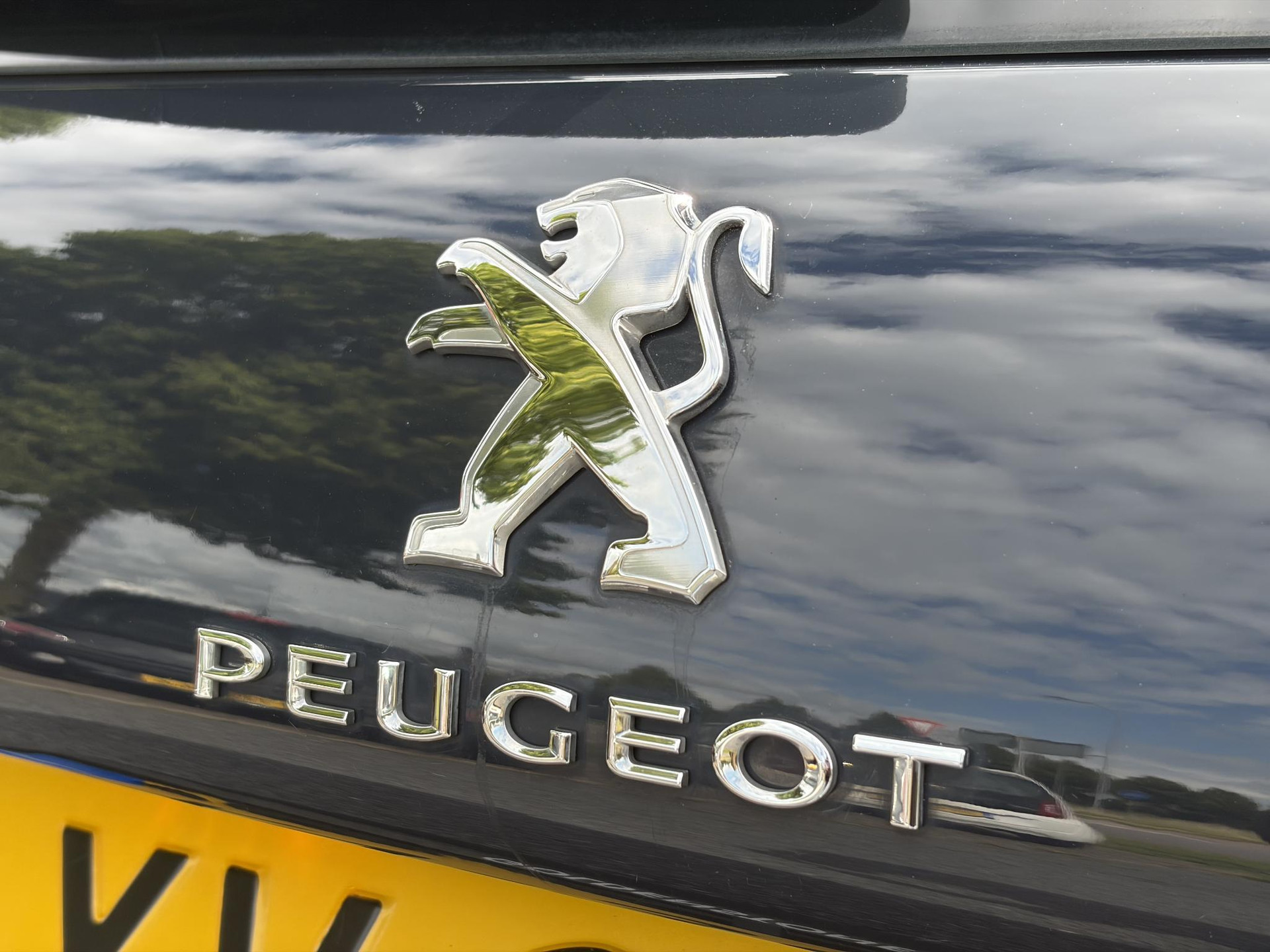 Peugeot 2008 1.2 PureTech Blue Lion 2e Eigenaar,131pk,Carplay,Navi,Dealer Onderhouden,6 Bak,D-riem vv in 2024,Pdc,N.A.P,Apk tot 04-2027