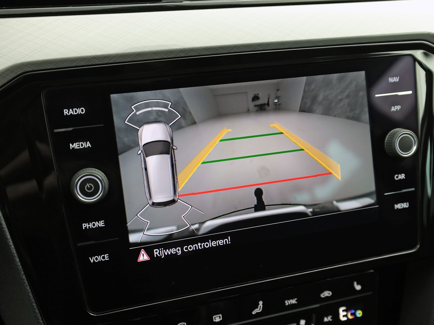Volkswagen Passat Variant 1.4 TSI PHEV GTE 218Pk Automaat (APPLE CARPLAY, SOH 88,9%, GROOT NAVI, CAMERA, TREKHAAK, KEYLESS, SPORTSTOELEN, STOELVERWARMING, GETINT GLAS, NIEUWSTAAT)