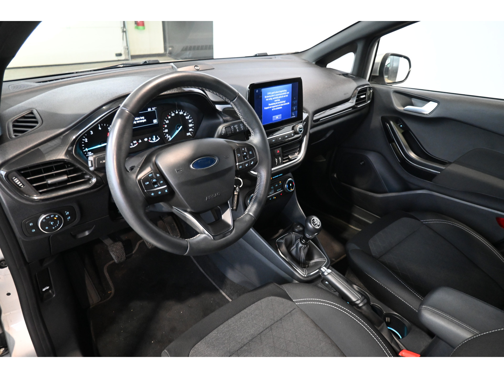 Ford Fiesta 1.0 EcoBoost Hybrid Active X Navigatie Caplay Stoel/Stuurverwarming Goed Onderhouden! Inruil Mogelijk!