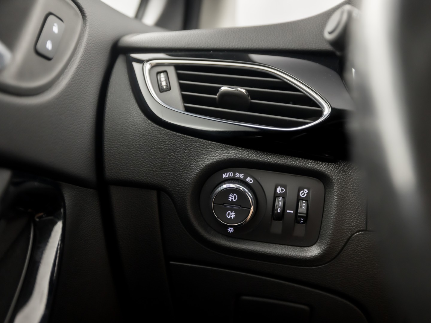 Opel Astra Sports Tourer 1.4 Turbo Innovation Sport 150Pk Automaat (APPLE CARPLAY, NAVIGATIE, CAMERA, STUUR/STOELVERWARMING, SPORTSTOELEN, ADAPTIVE CRUISE, LM VELGEN, NIEUWSTAAT)