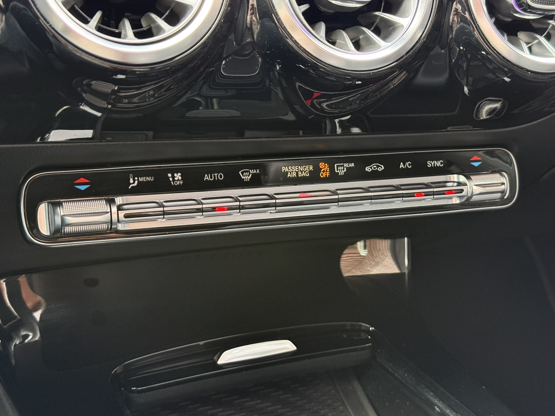 Mercedes-Benz CLA-klasse Shooting Brake 180 Luxury Line | Panoramadak | Leder | Camera | Sfeerverlichting