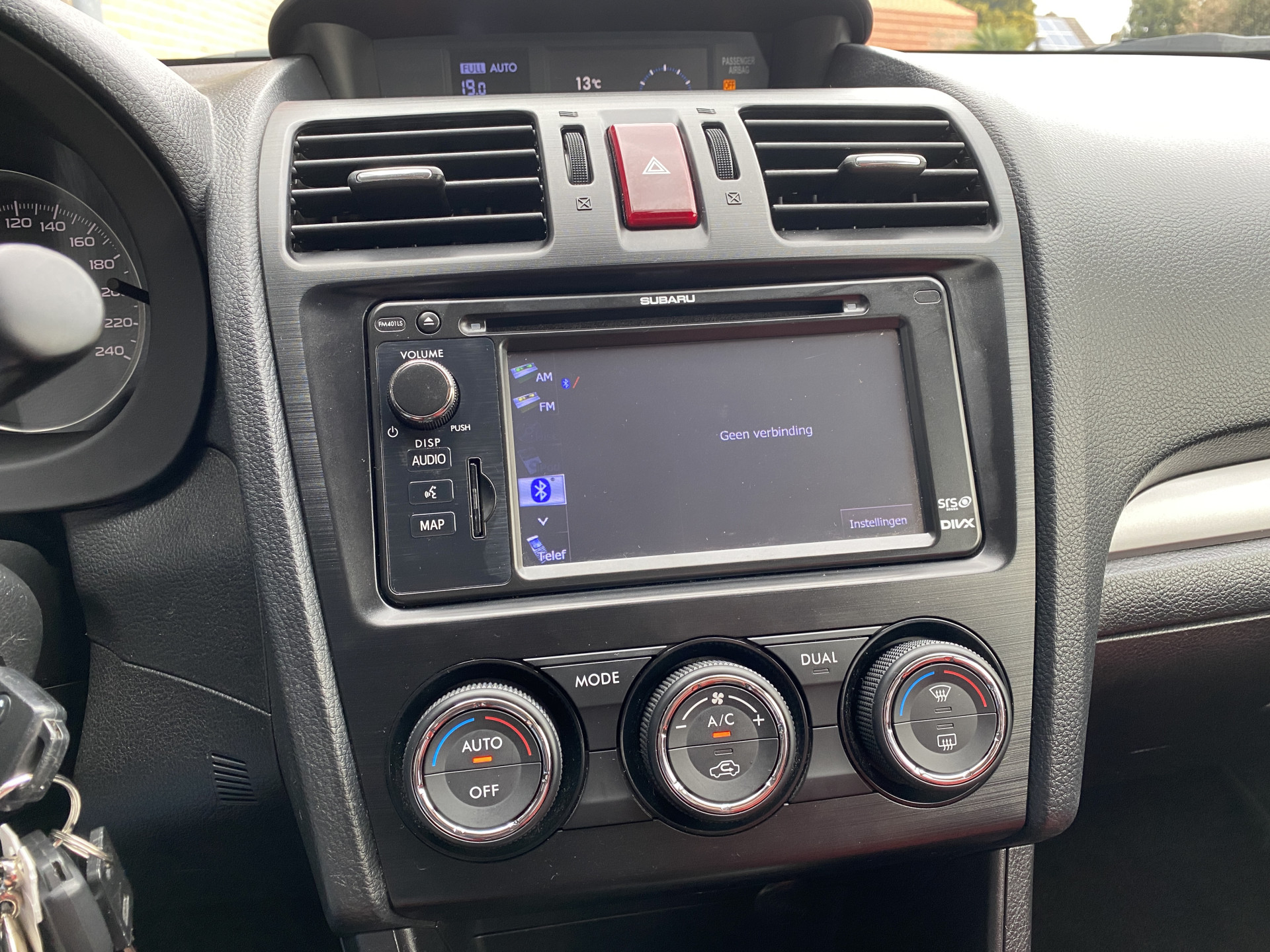 Subaru XV 2.0i Luxury AWD 150 pk AUT. | dealer onderhouden | navigatie | trekhaak | leder interieur | camera | all season banden