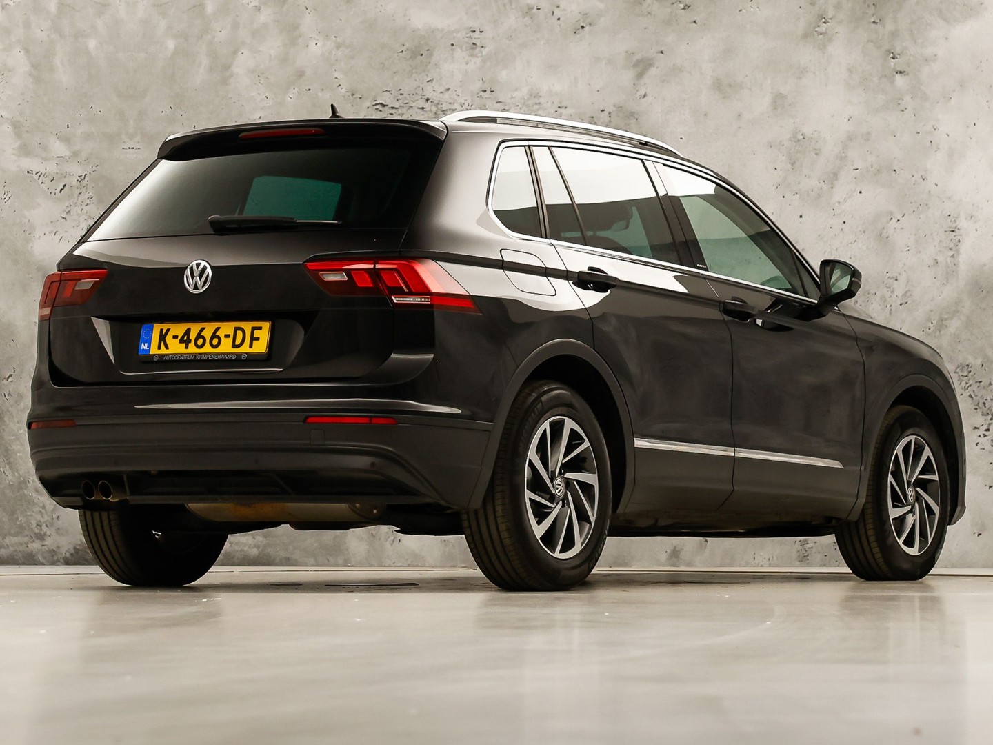 Volkswagen Tiguan 1.5 TSI ACT Highline 150Pk Automaat (VIRTUAL COCKPIT, APPLE CARPLAY, GROOT NAVI, CAMERA, STOELVERWARMING, SPORTSTOELEN, GETINT GLAS, ADAPTIVE CRUISE, NIEUWSTAAT)