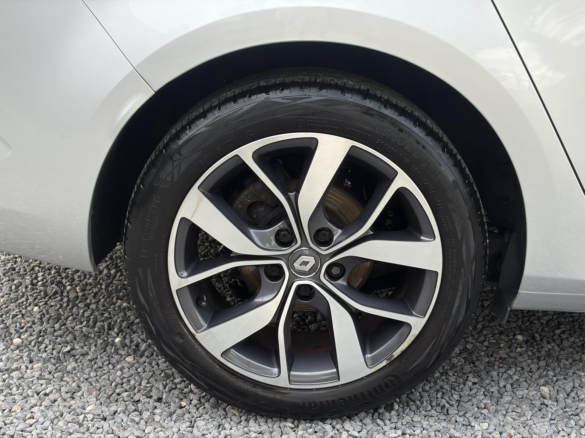 Renault Mégane Estate 1.2 TCe Bose ✓2 Eigenaar✓Pano✓Camera✓Net beurt gehad✓Navi✓Keyless✓Clima✓Cruise✓Leder✓131pk✓Pdc V+A✓6 Bak✓Rijstrooksensor✓Dodehoeksensor✓17'' Lm velgen✓N.A.P✓Apk tot 09-2027