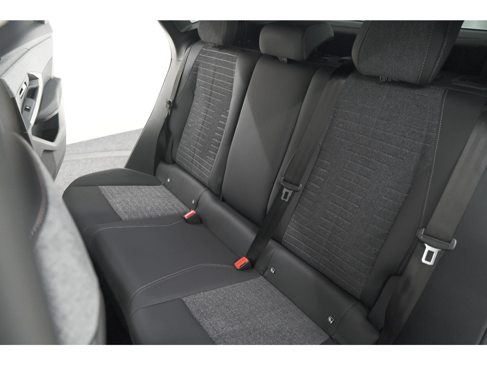 Peugeot 3008 136 Hybrid e-DCS6 Allure | Stoelverwarming | Camera | Apple Carplay