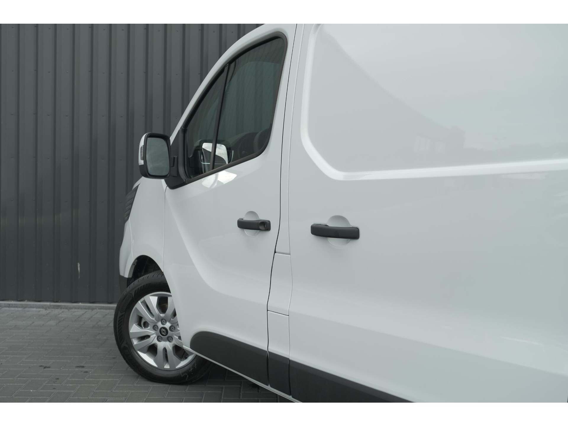 Renault Trafic E-Tech T29 L1H1 Advance 52 kWh | Laadruimte-pakket | Parkeerpakket | 3 fase lader | Camera